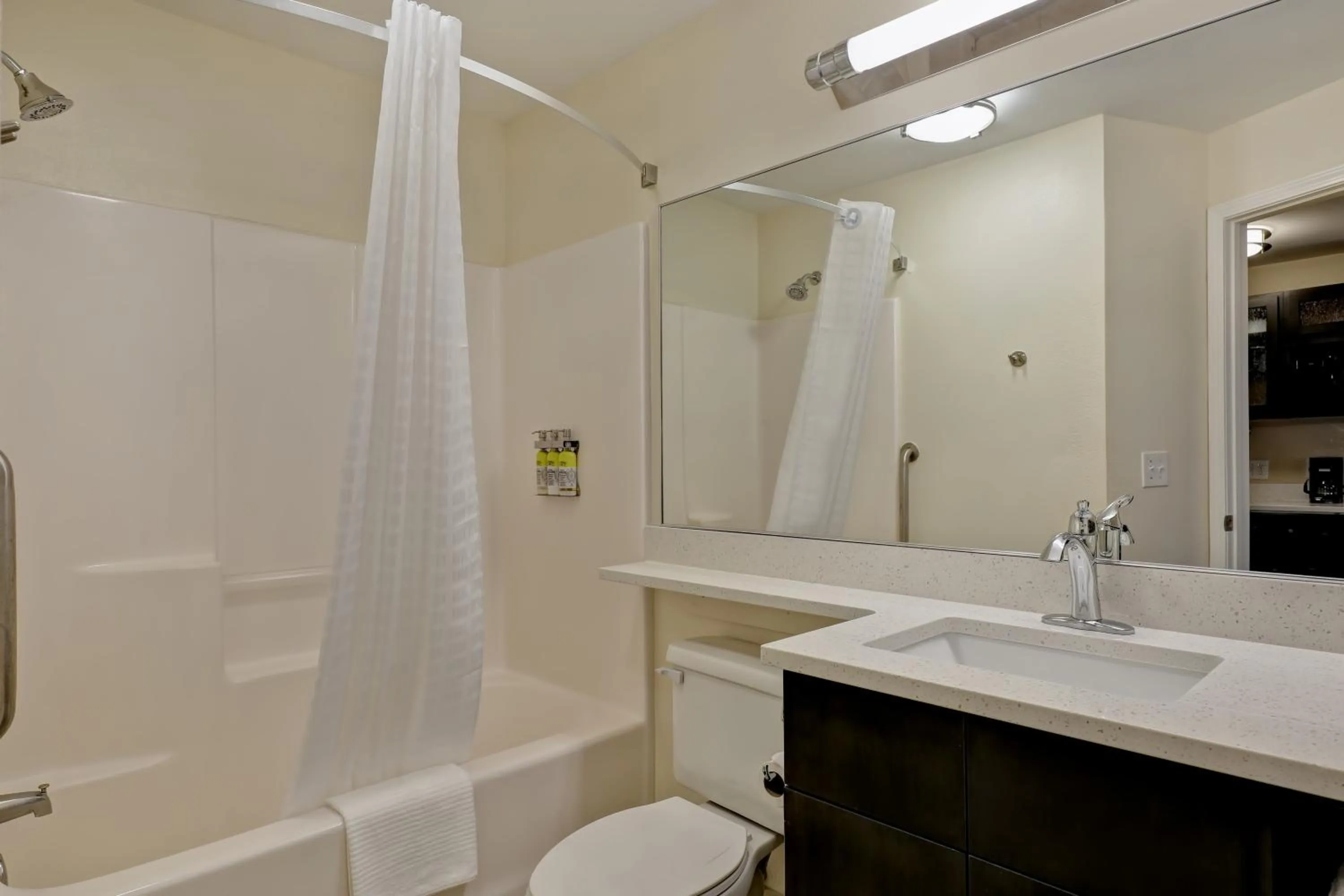 Queen Studio in Candlewood Suites Indianapolis - South by IHG