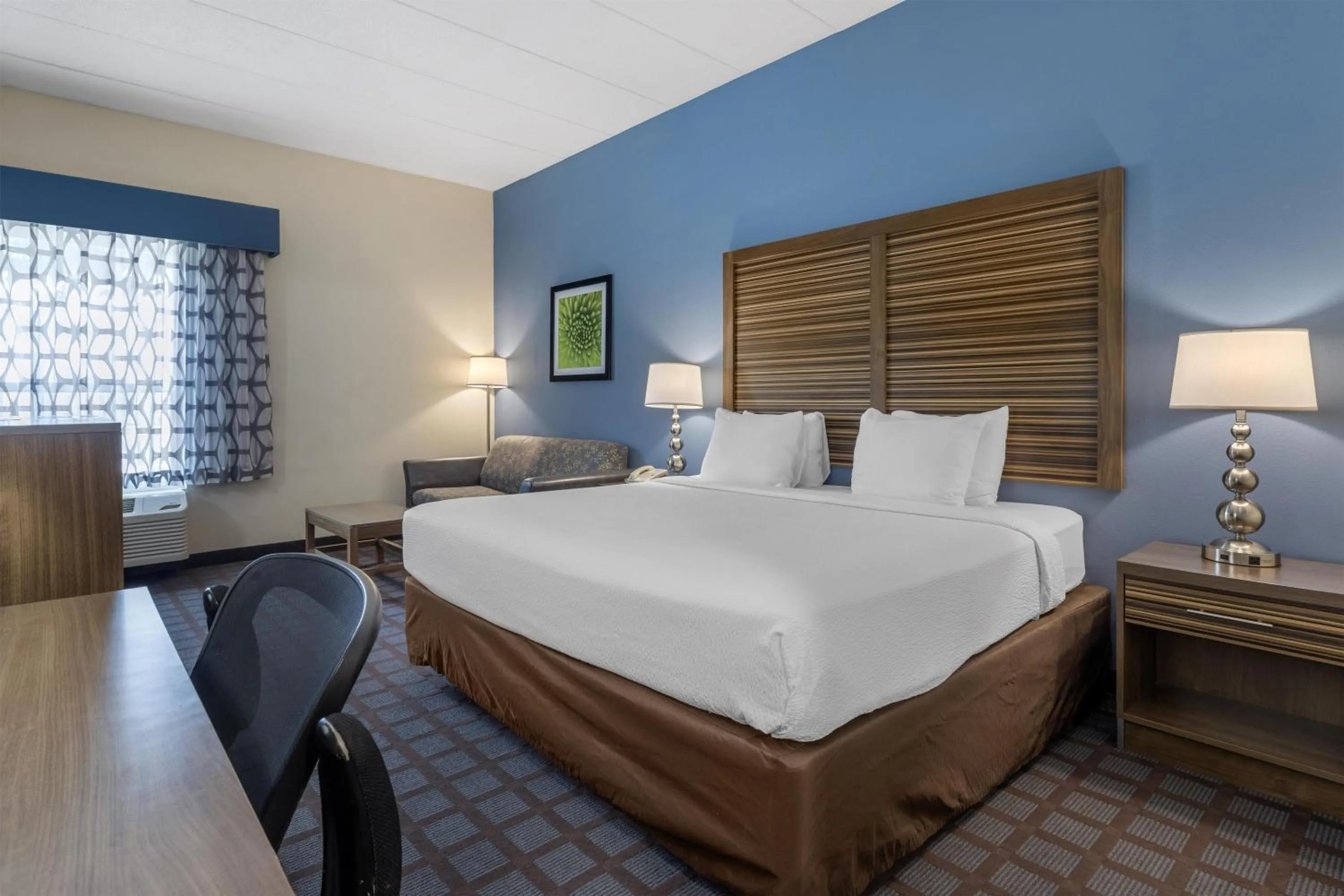 King Suite with Spa Bath and Sofa Bed - Non-Smoking in Best Western Fishers Indianapolis Area