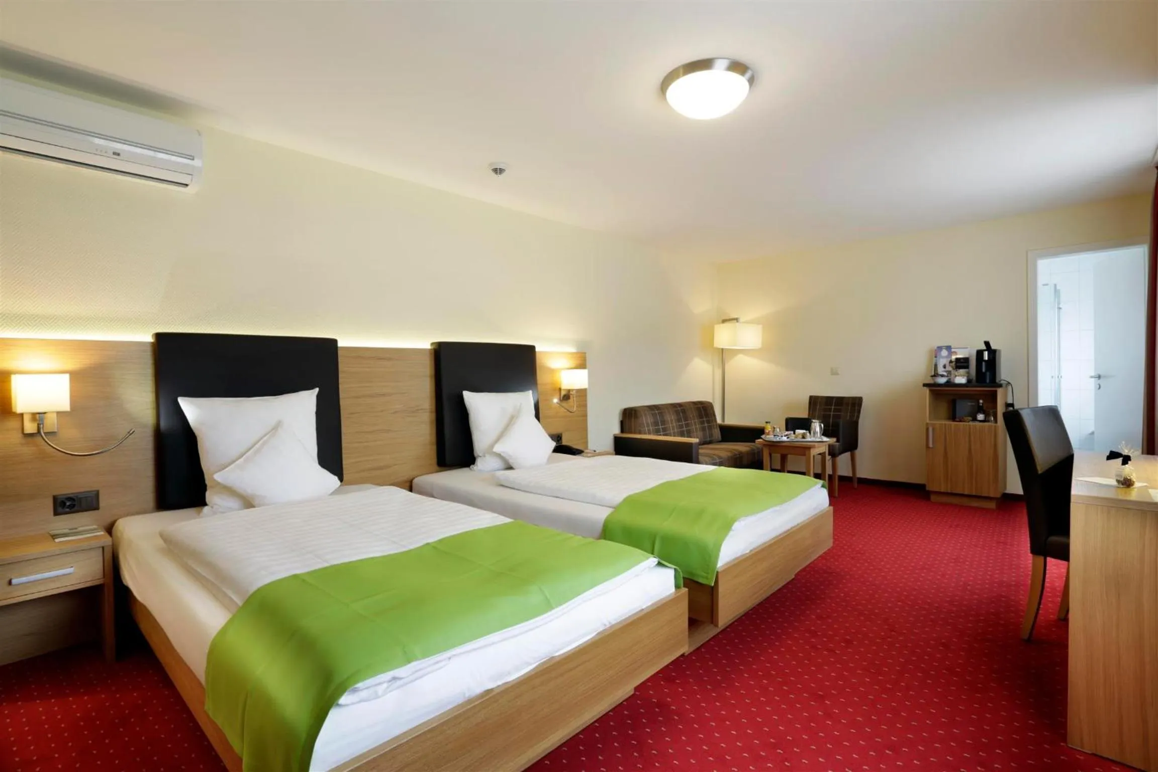 Superior Twin Room in Best Western Plus Hotel Bahnhof