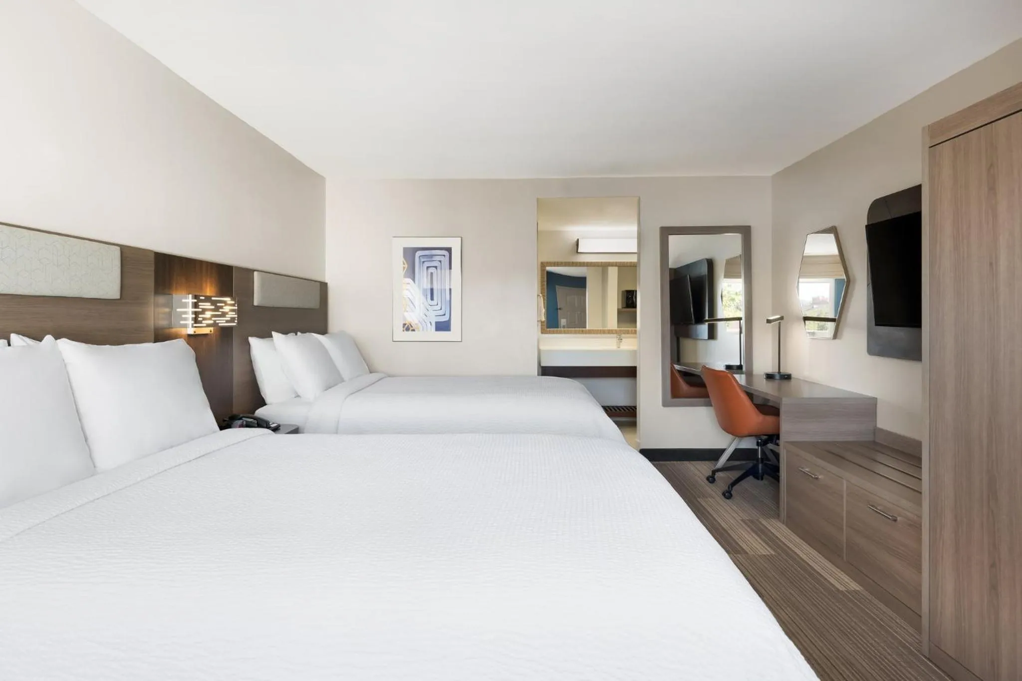 Queen Suite with Sofa Bed and Pool View in Holiday Inn Express Simi Valley by IHG