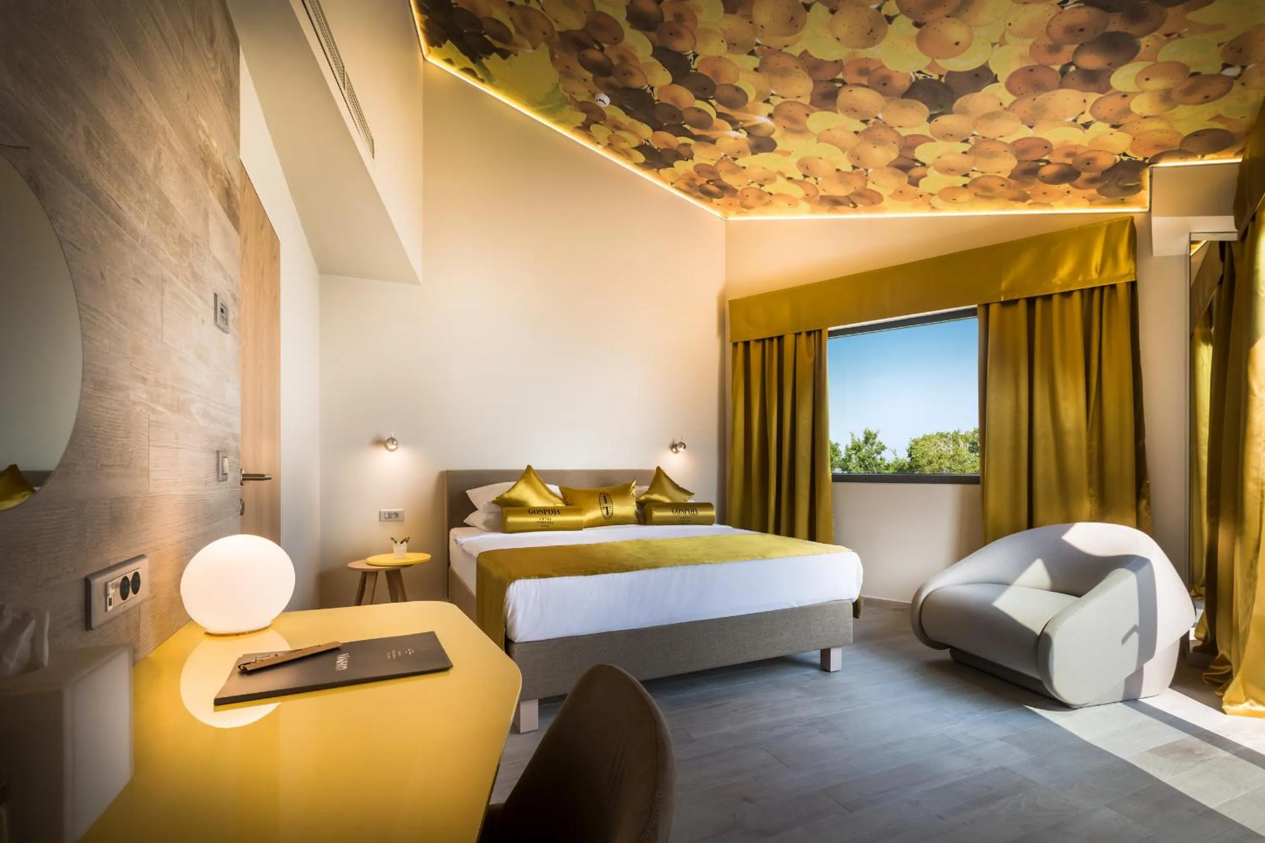 Deluxe Family Room with terrace and jacuzzi in Hotel Vinotel Gospoja