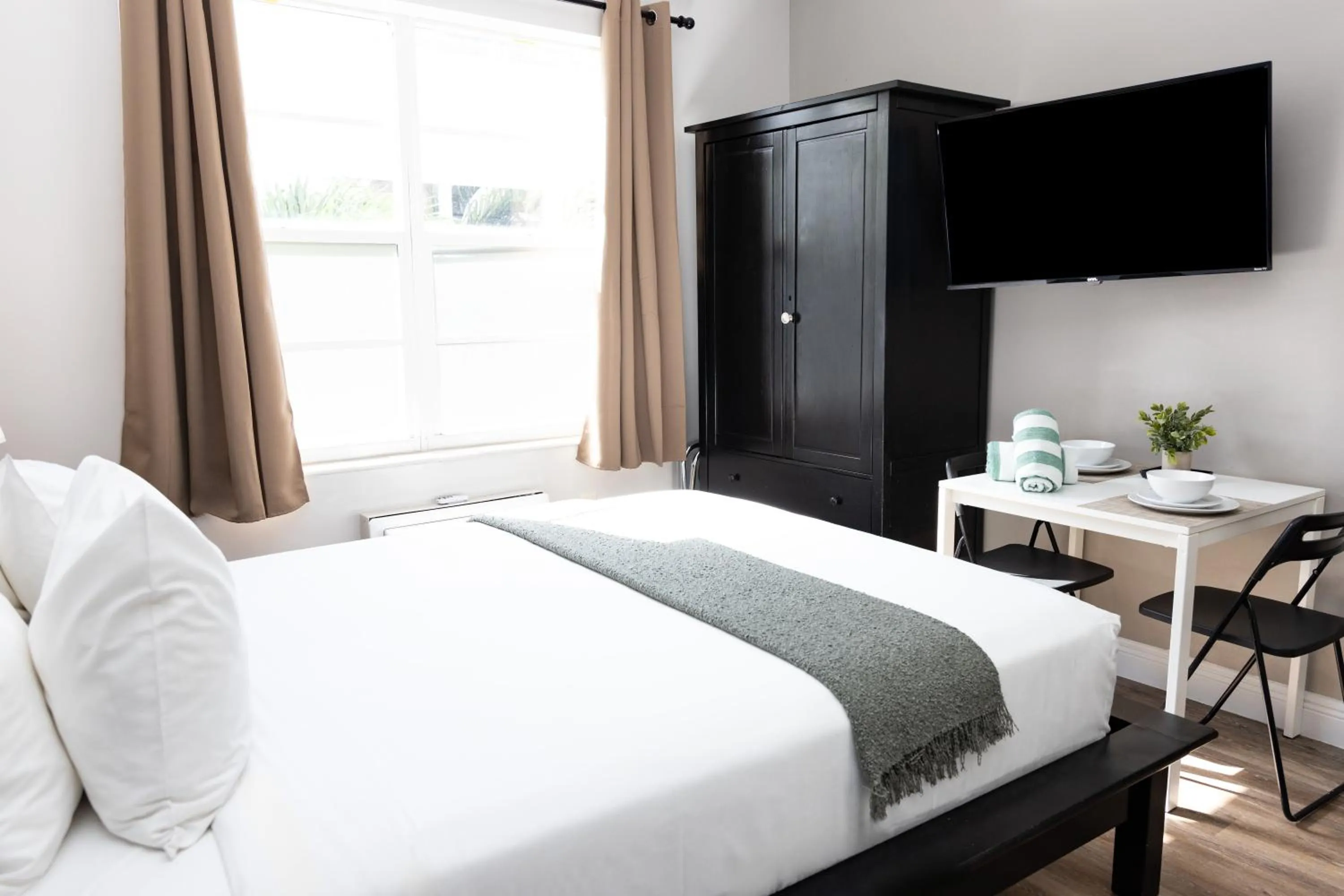 Queen Studio with Sofa Bed in Ocean Reef Suites