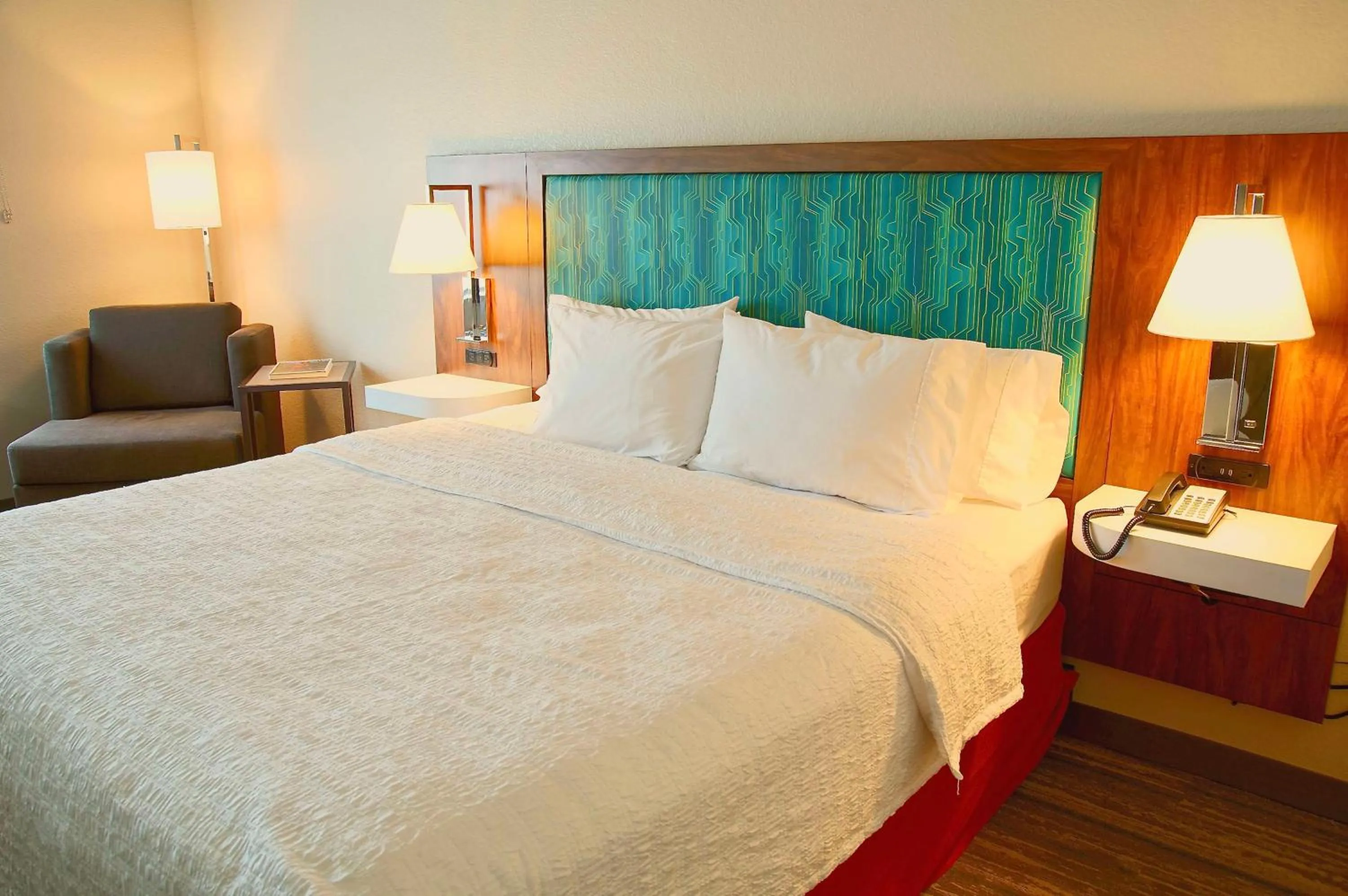 King Room with Microwave and Fridge in Hampton Inn & Suites Cathedral City