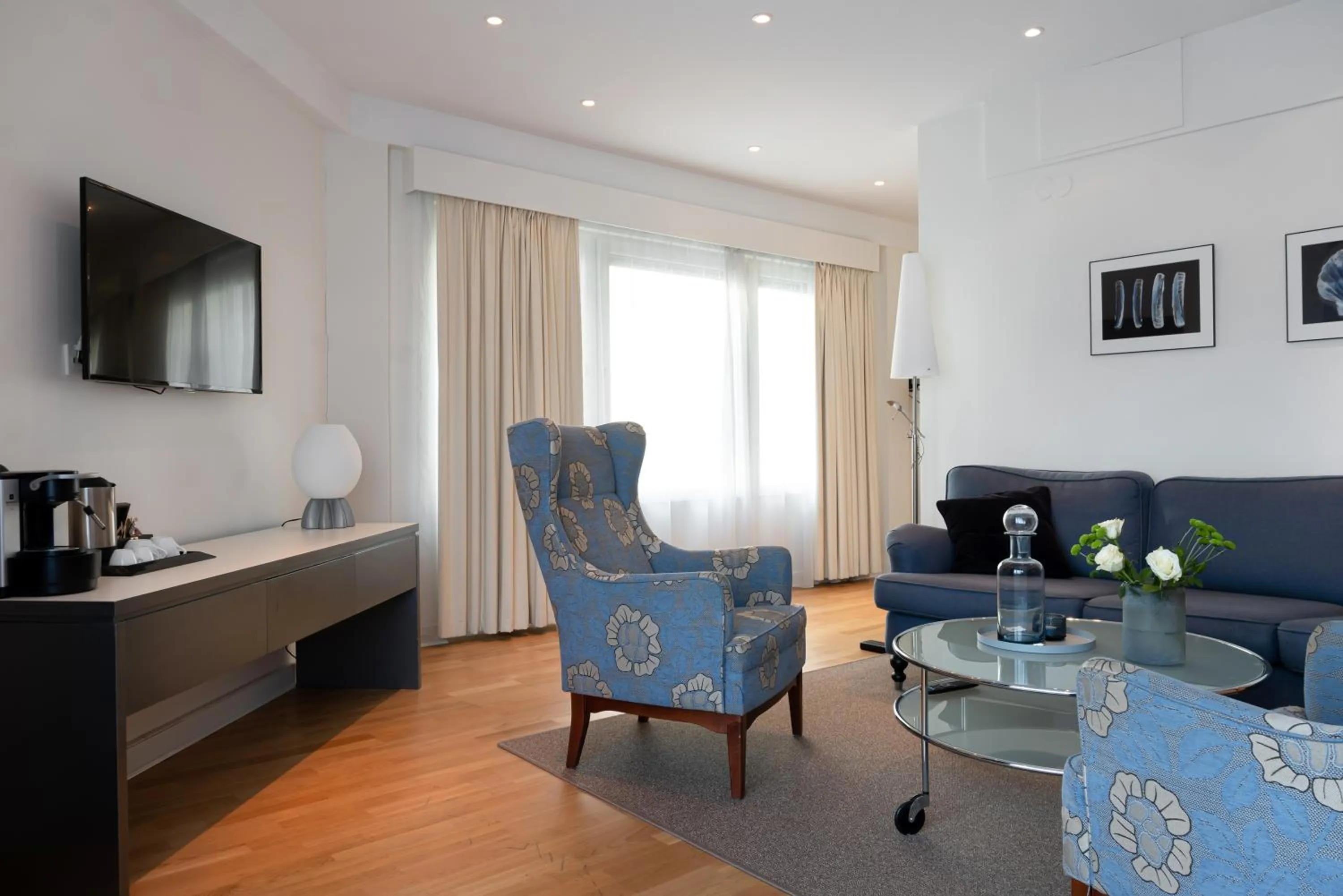 Suite in Elite Hotel Marina Plaza