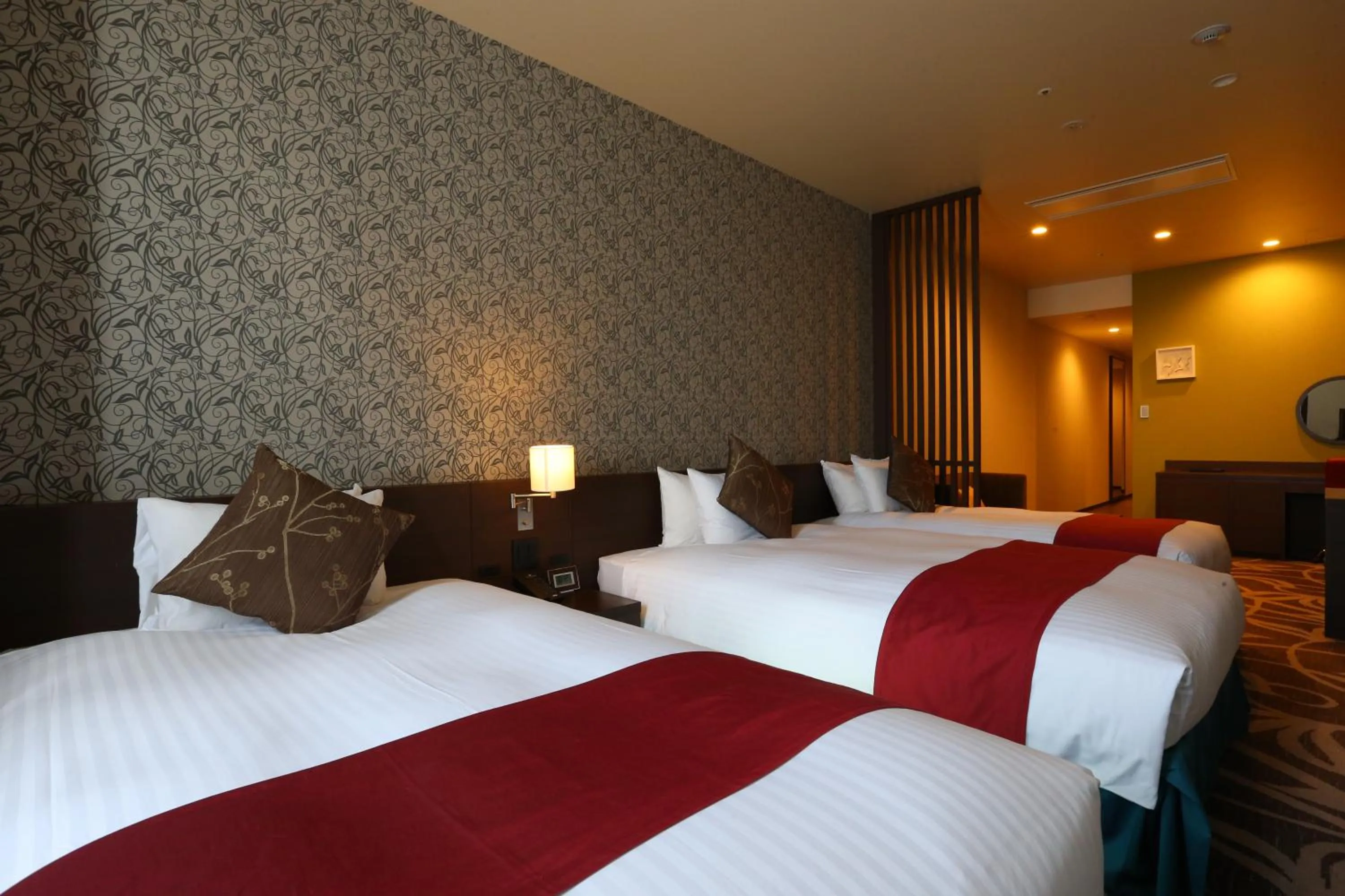 Standard Twin Room with Extra Bed in Hotel La Raison Osaka