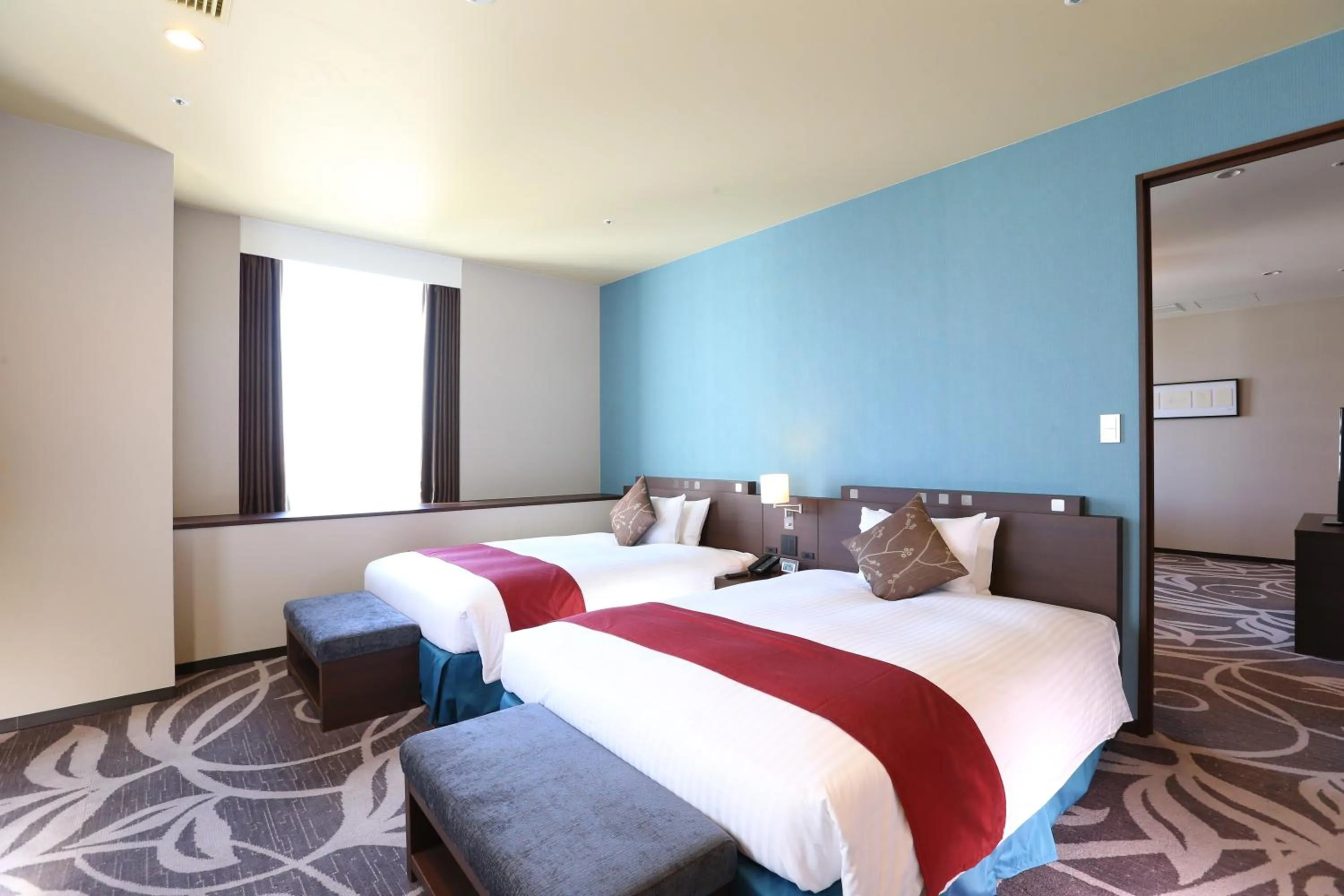 Corner Suite with Two Double Beds in Hotel La Raison Osaka