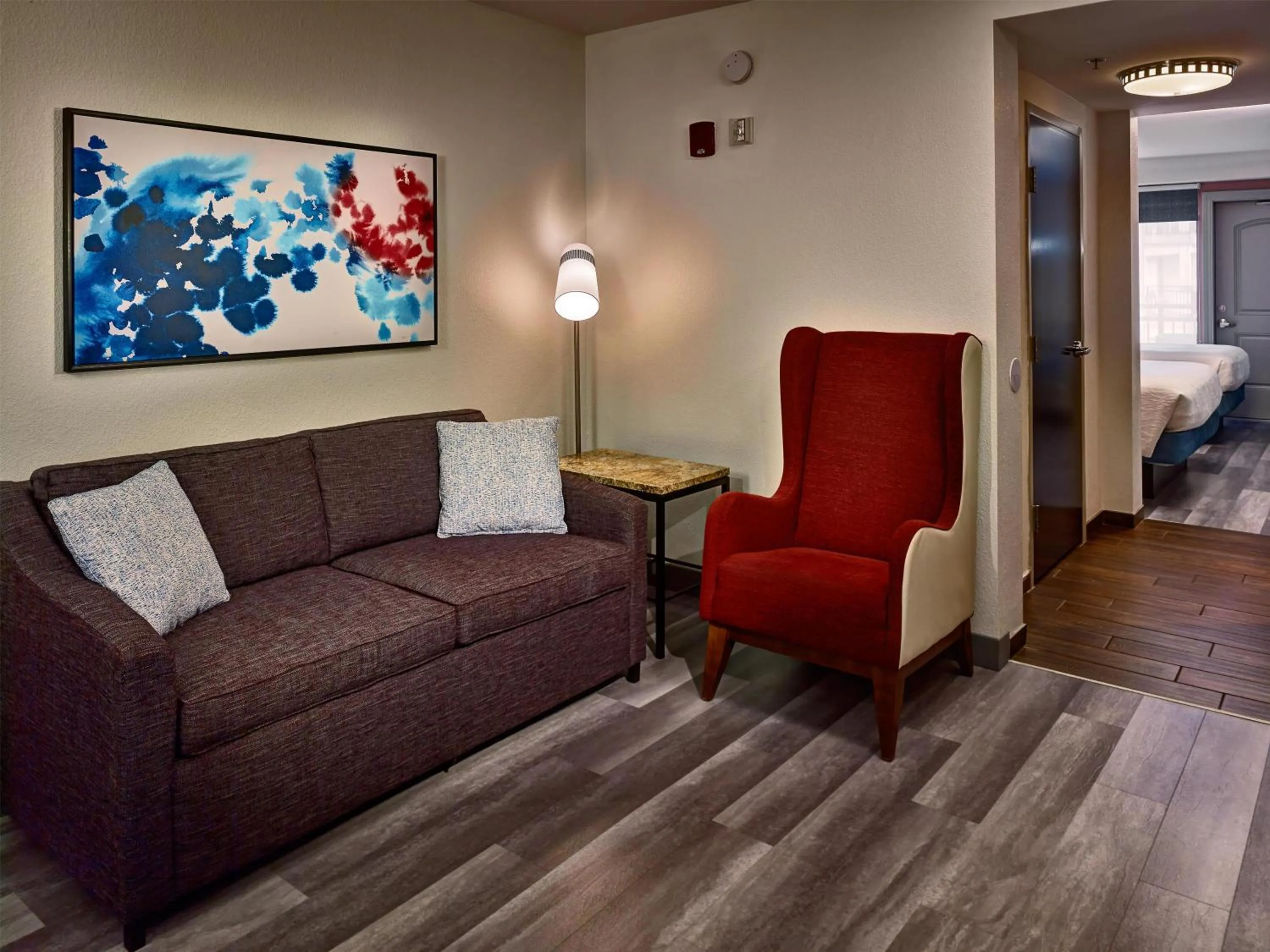 Junior Queen Suite with Balcony  in Hilton Garden Inn Pigeon Forge