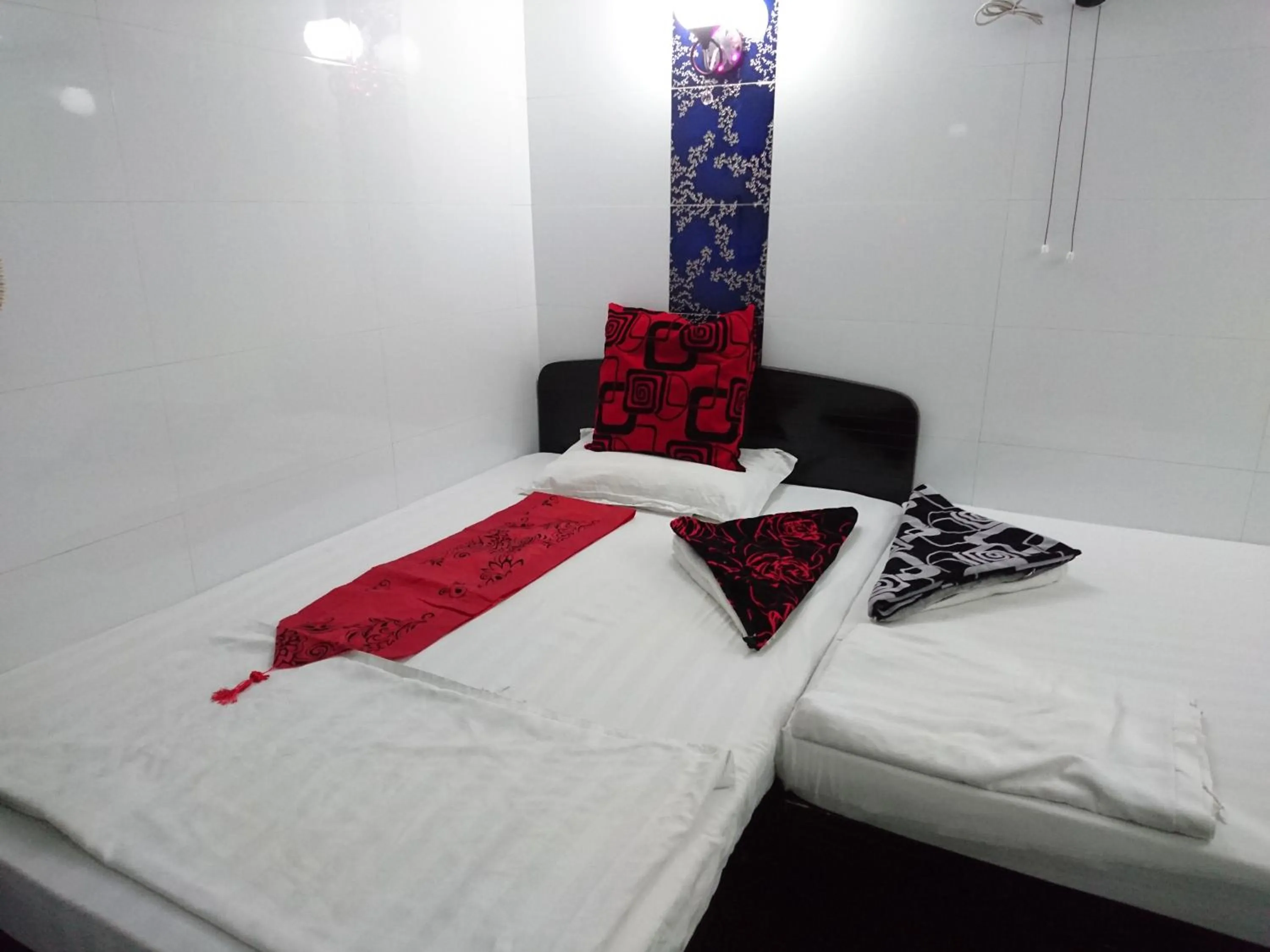 Triple Room with Private Bathroom in Castle Inn