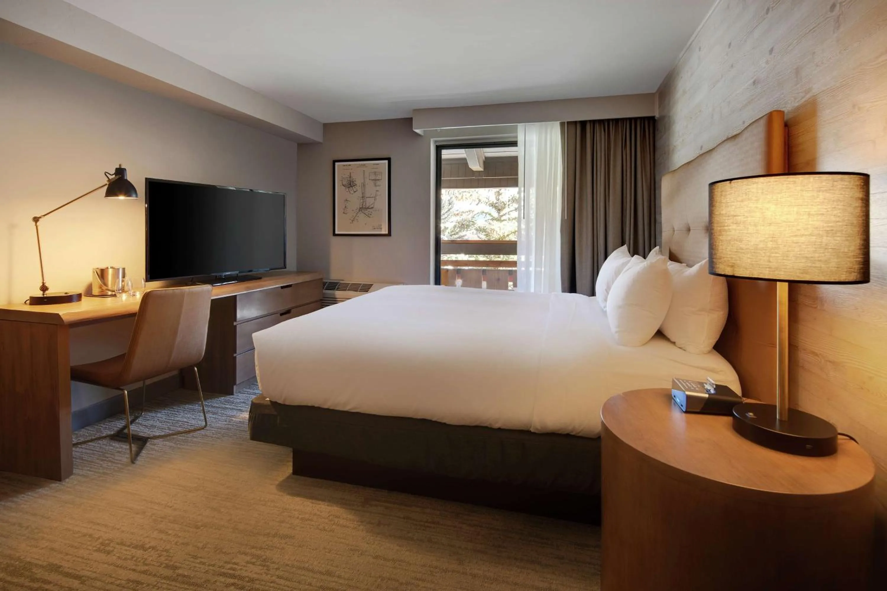 Queen Room with Balcony - Mobility Access in Highline Vail - a DoubleTree by Hilton