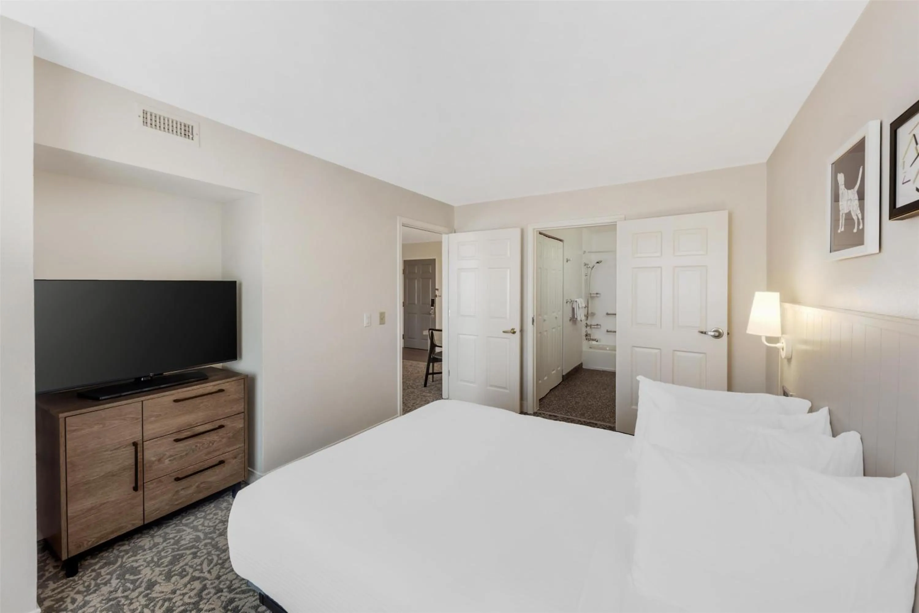 One-Bedroom King Suite in Sonesta ES Suites Austin The Domain Area - Newly Renovated