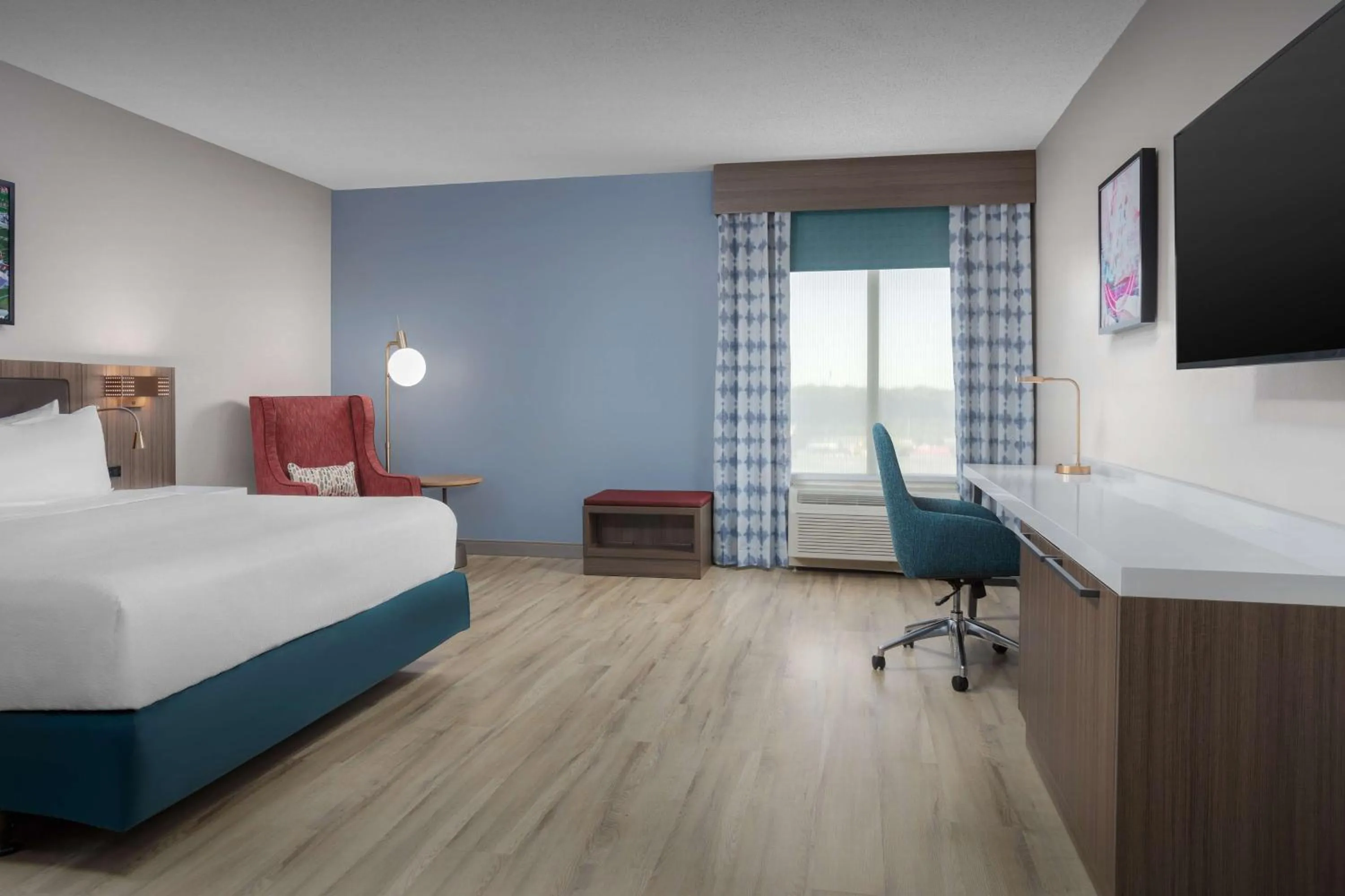 King Room with Bath Tub - Mobility Access in Hilton Garden Inn Tuscaloosa