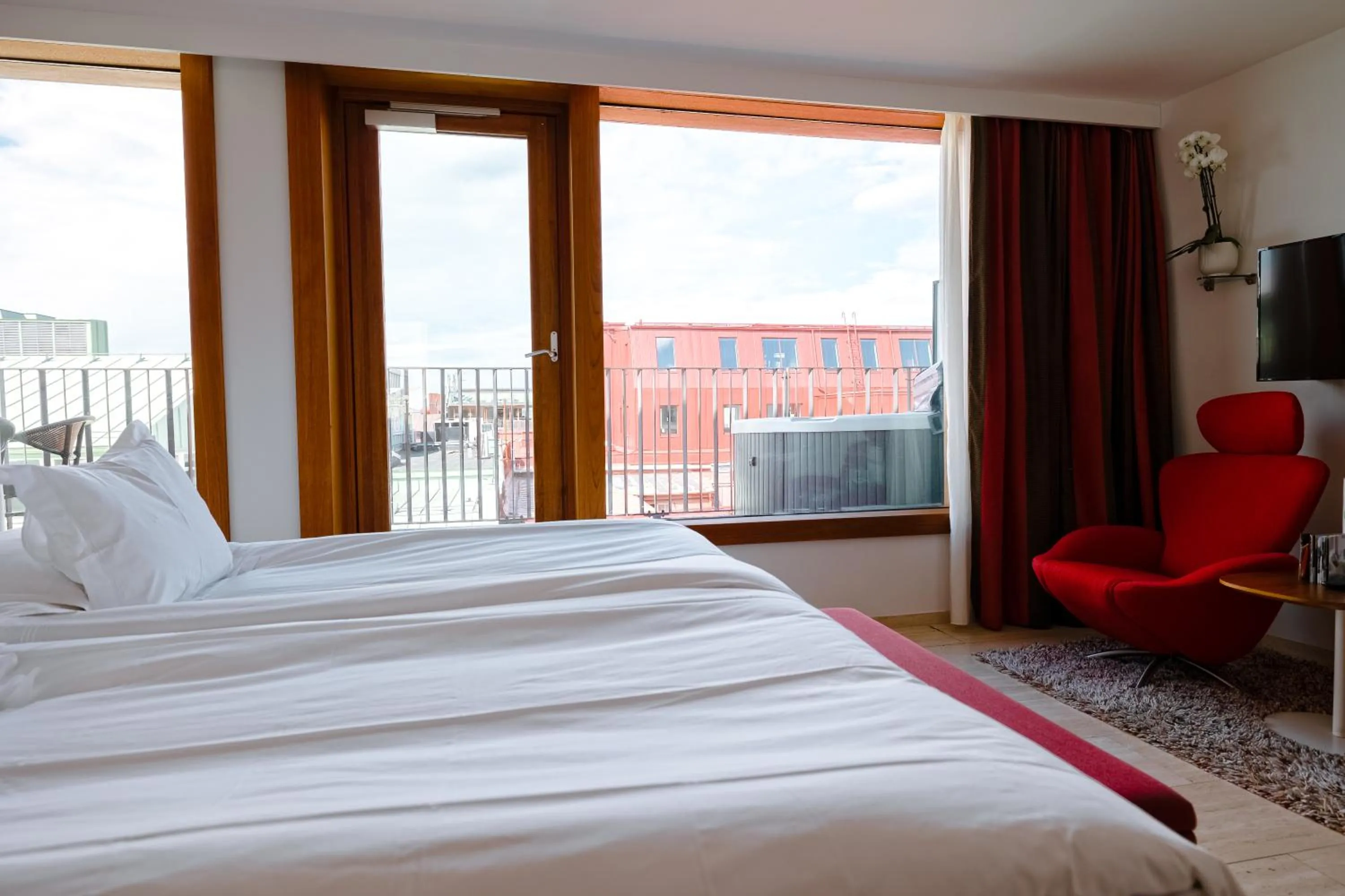 Deluxe Jacuzzi - single occupancy in Avalon Hotel