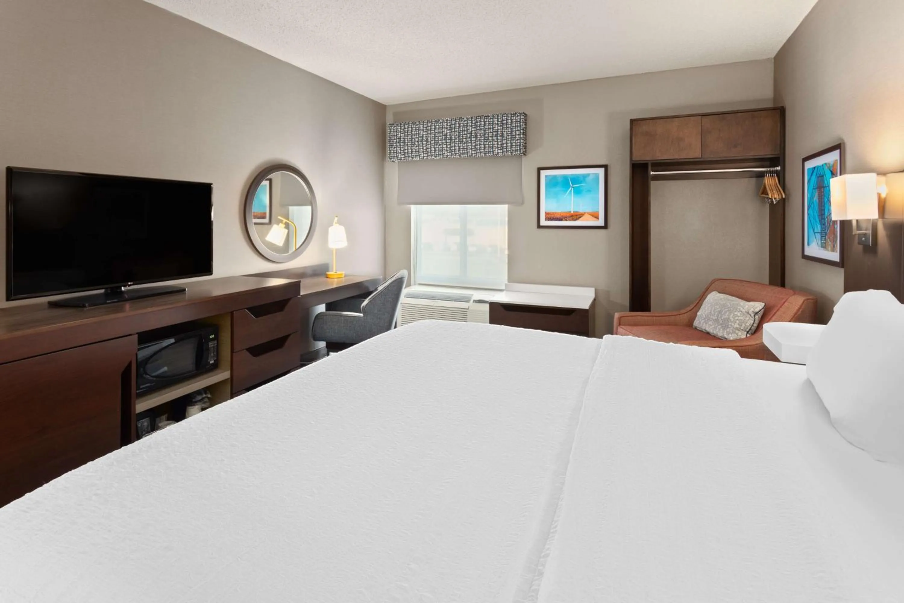 King Room with Accessible Tub - Mobility and Hearing Access/Non-Smoking in Hampton Inn & Suites Scottsburg