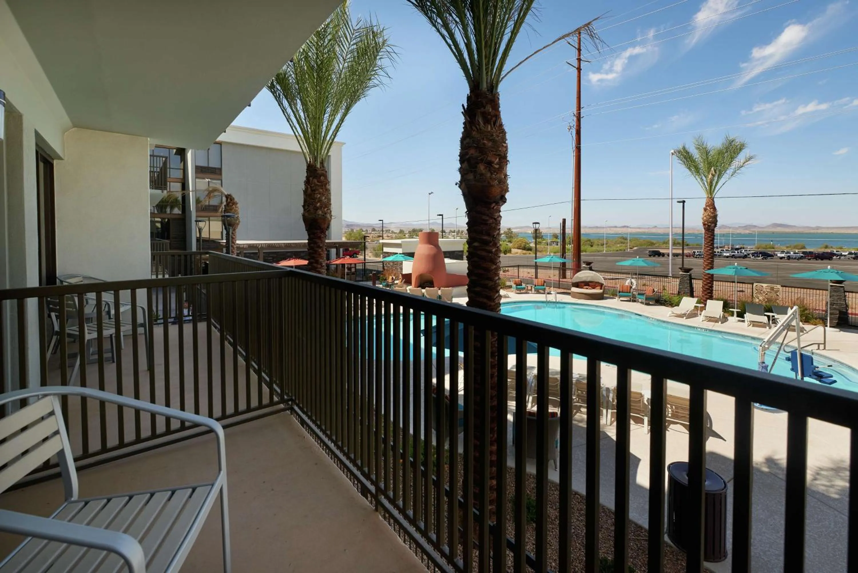 King Room with Balcony - Non-Smoking in Hampton Inn Lake Havasu City
