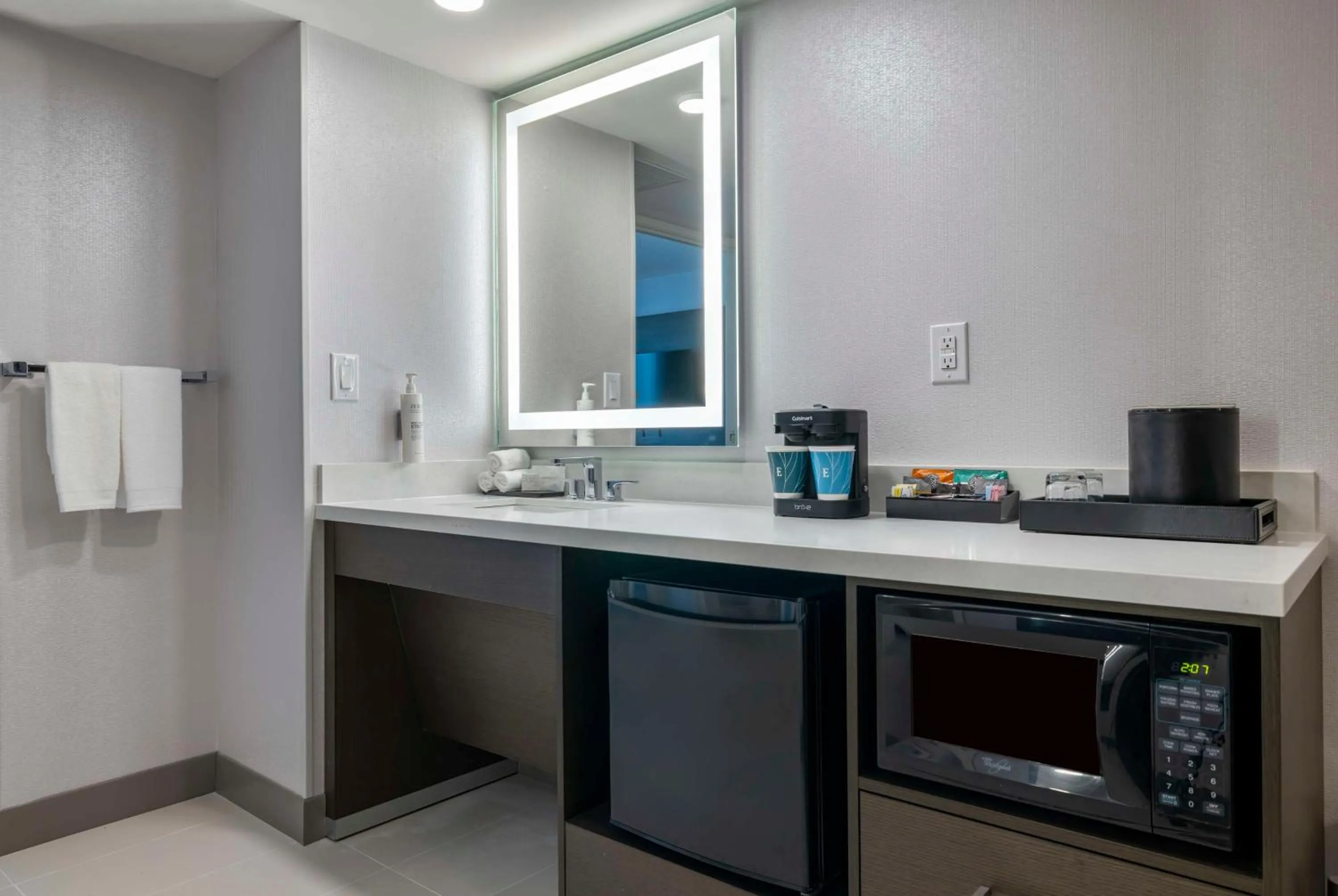 King Room - Mobility Access/Non-Smoking in Embassy Suites by Hilton Tulsa I-44