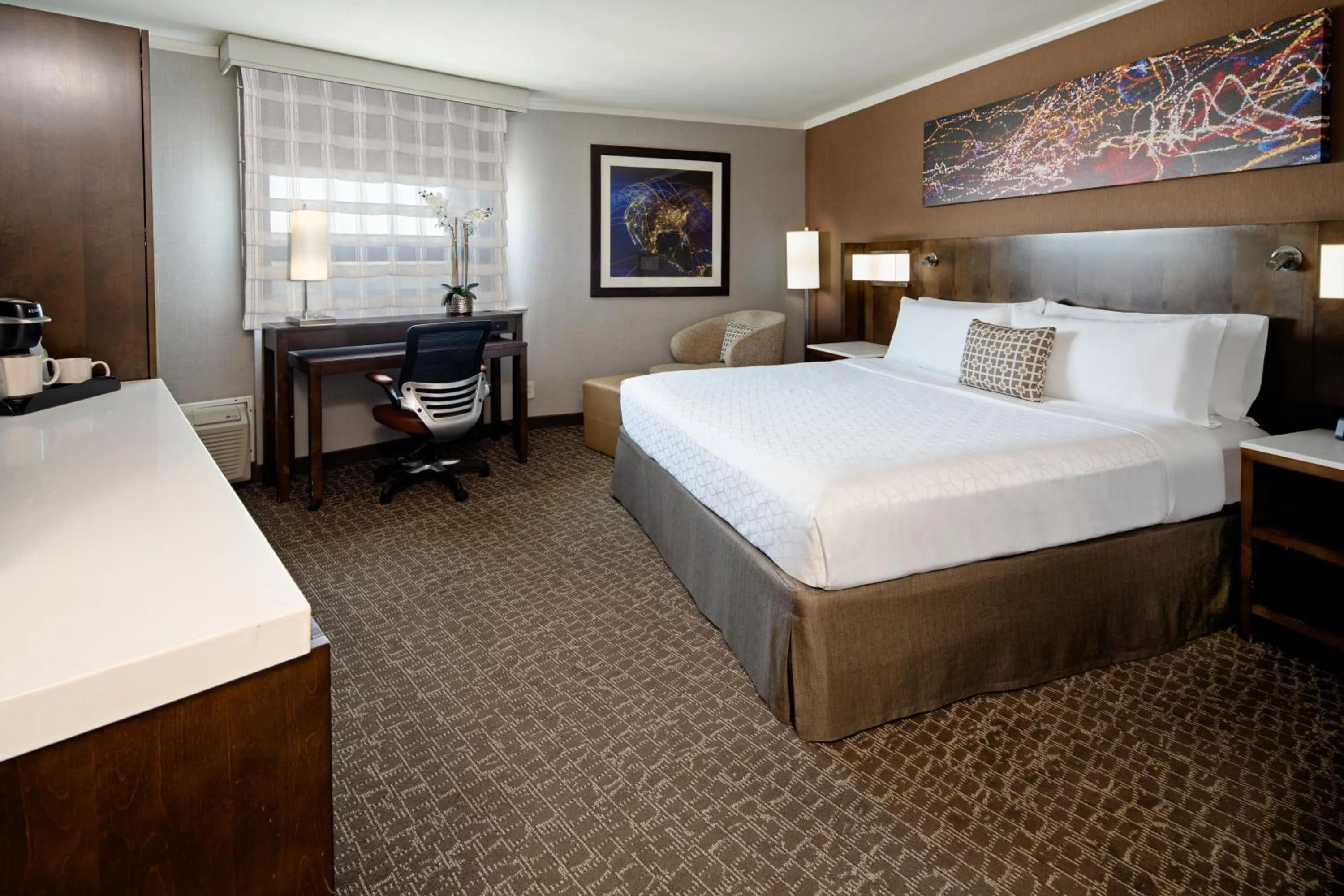 King Room - Mobility Access/Hearing Accessible in Holiday Inn Long Beach - Airport by IHG