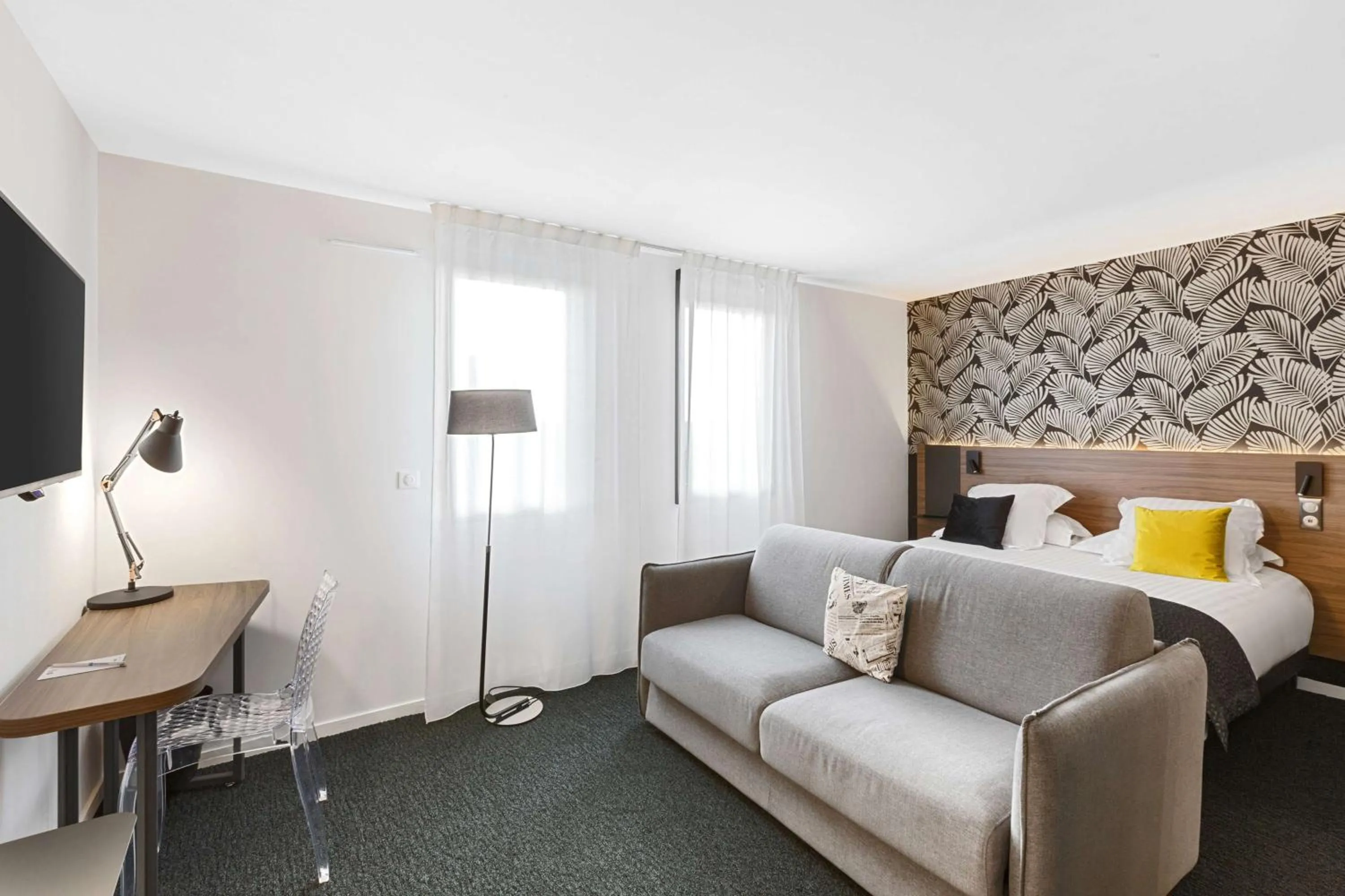 Family Queen Room with Sofa Bed - Non-Smoking in Best Western Plus Europe Hôtel Brest
