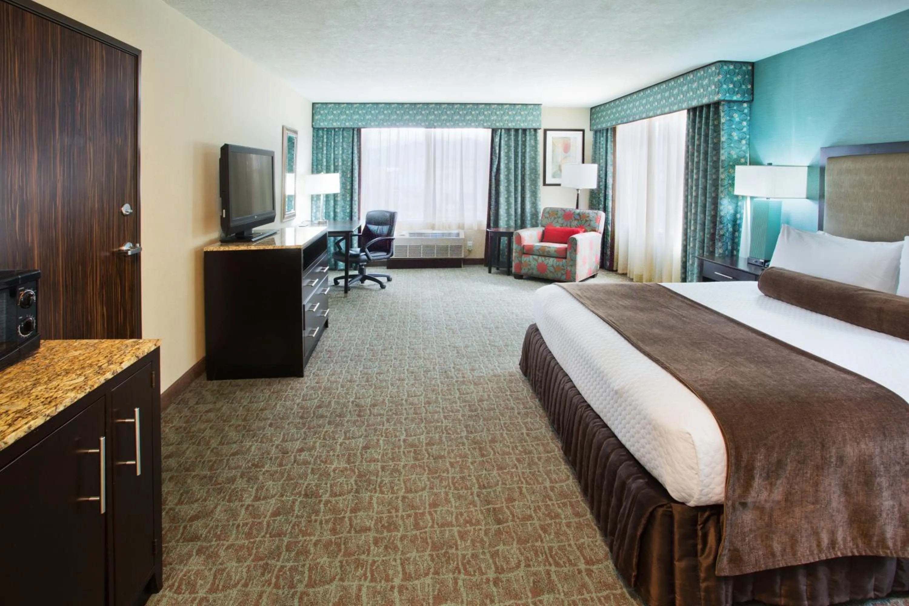 King Room - Hearing Accessible - Roll-in Shower in Crowne Plaza Anchorage-Midtown by IHG