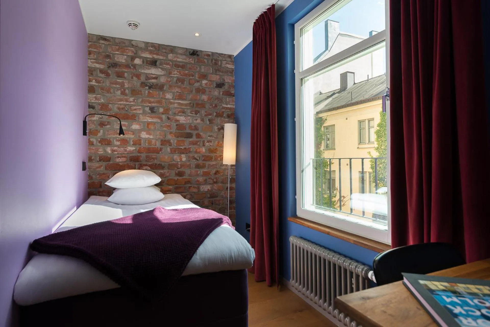 Small Single Room (23 ft²) in Hellstens Glashus