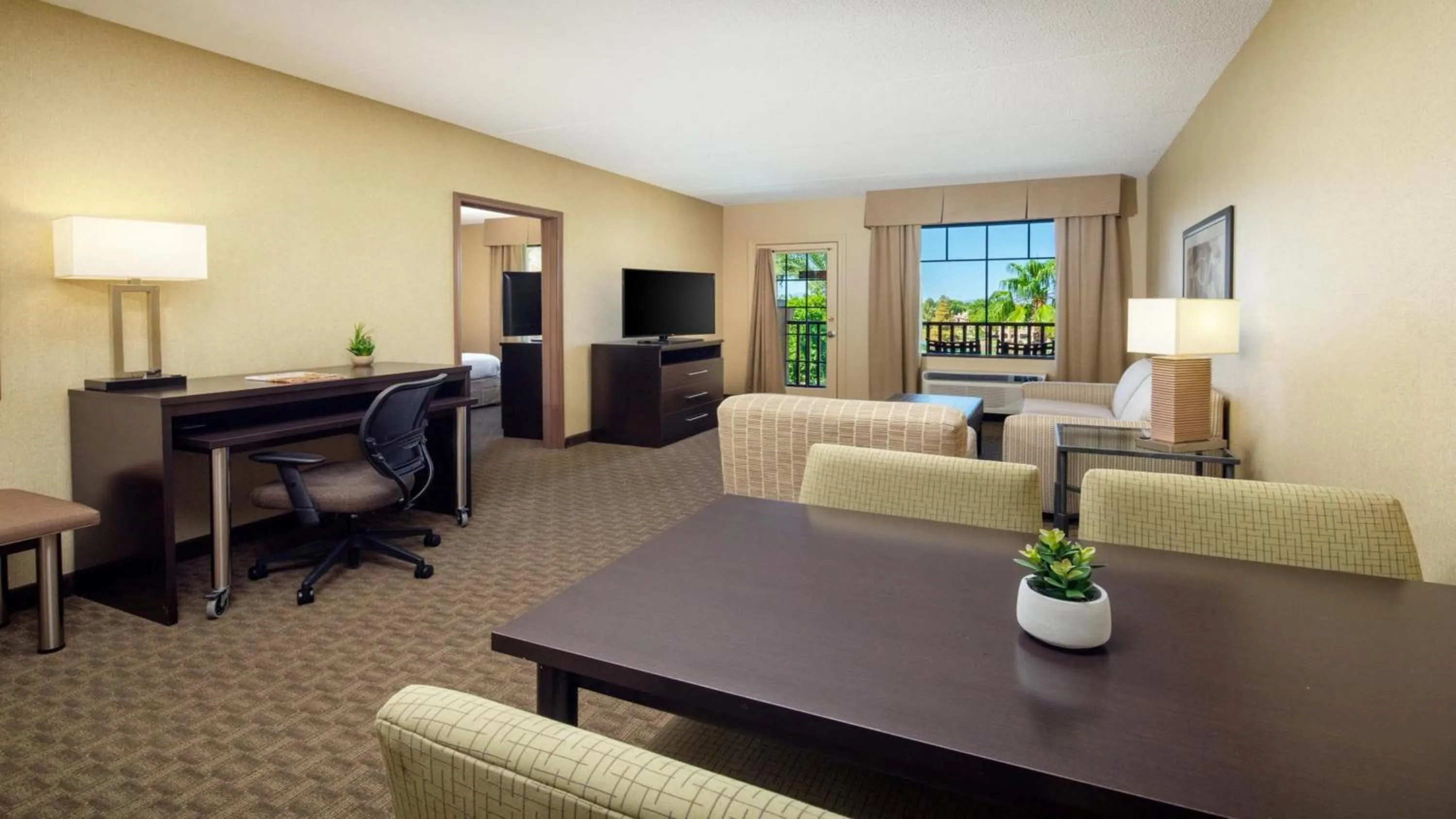 One-Bedroom King Suite in Holiday Inn Phoenix/Chandler by IHG