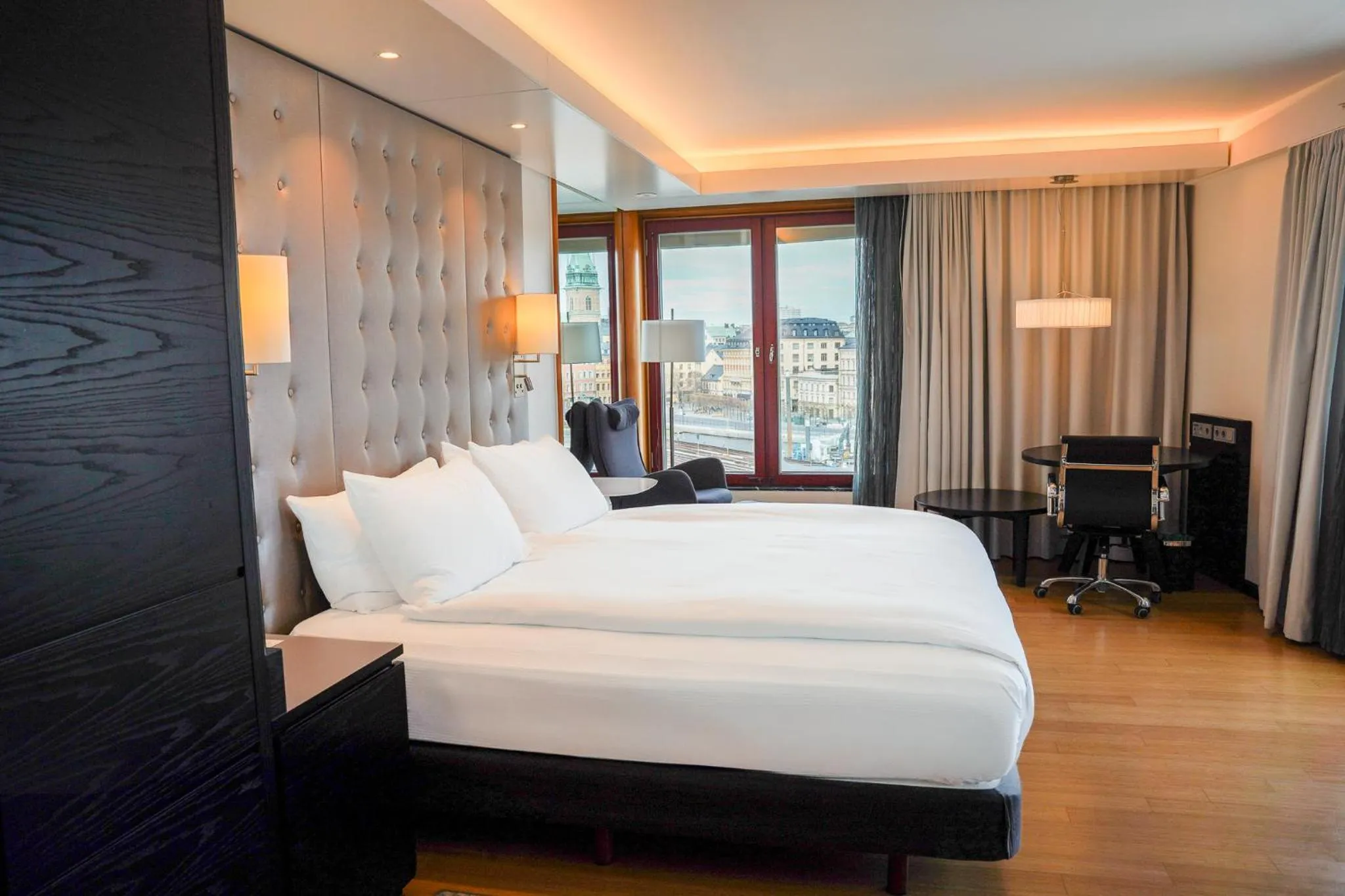 Deluxe King Room with View in Hilton Stockholm Slussen Hotel
