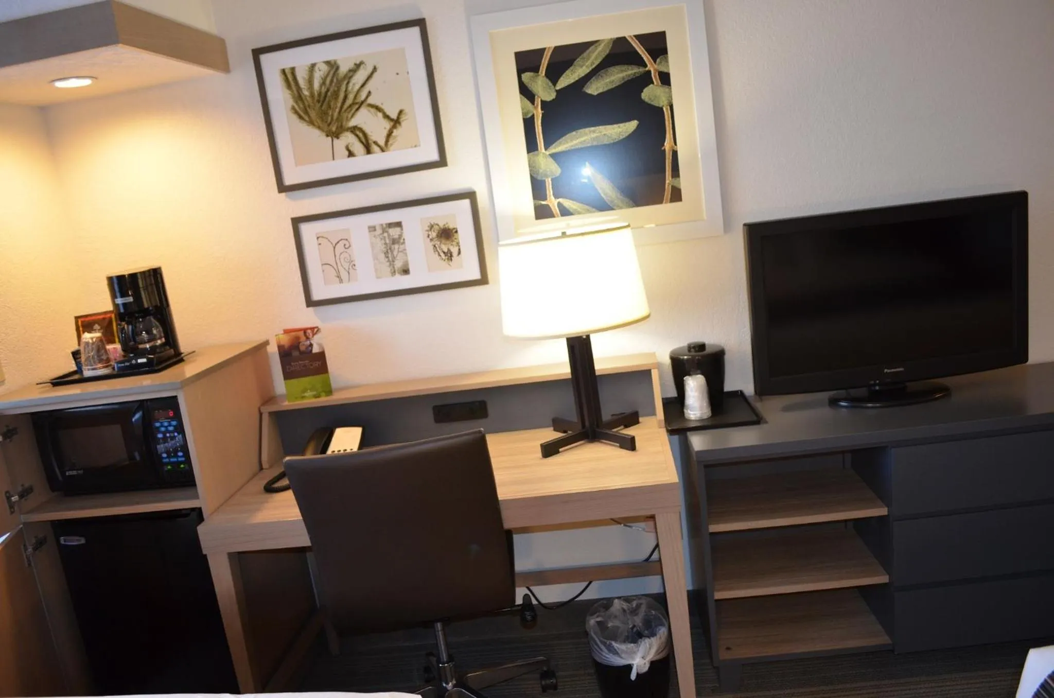 Premium King Room - Non-Smoking in Country Inn & Suites by Radisson, Frederick, MD