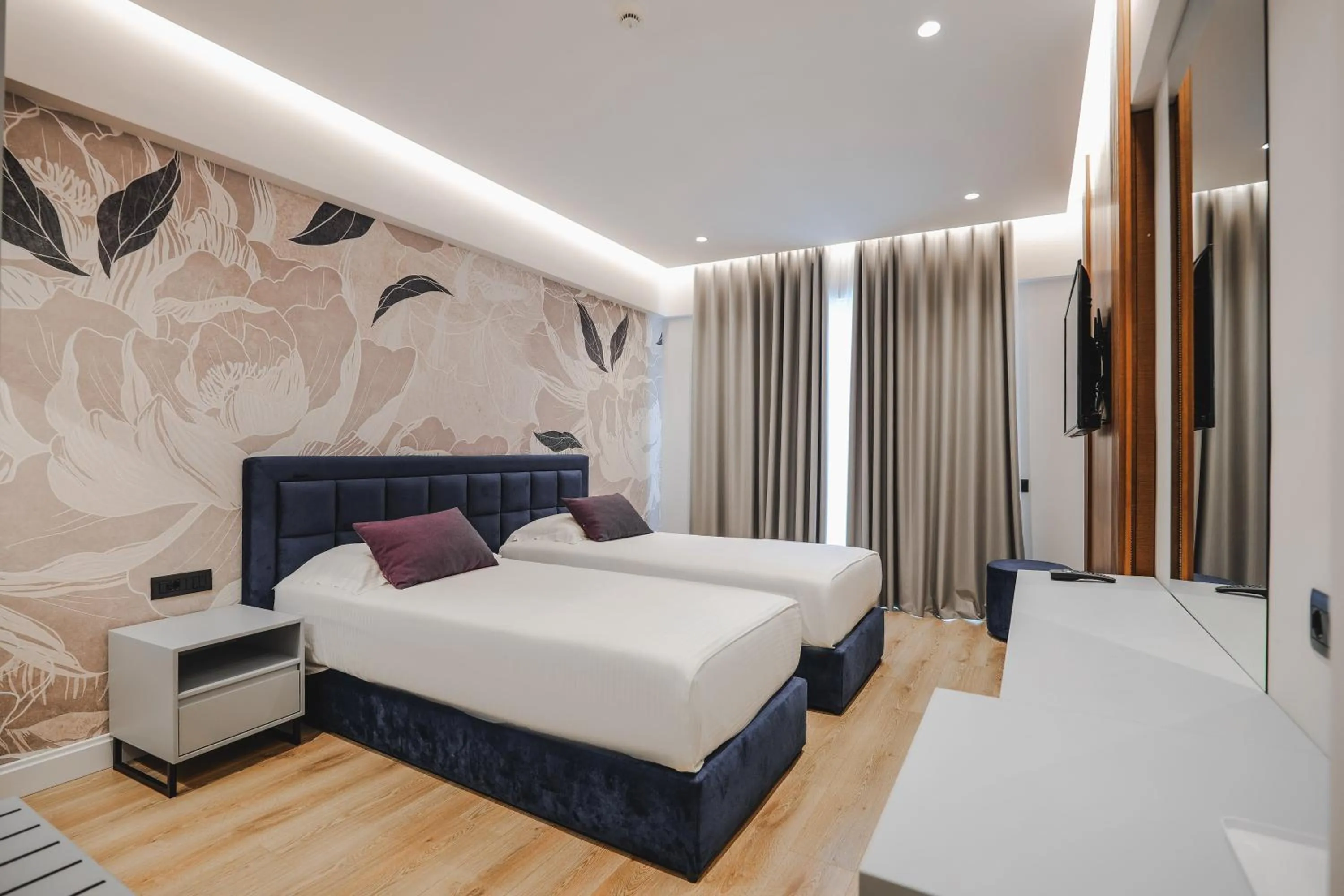 Deluxe Twin Room with Sea View in Hotel Oasis