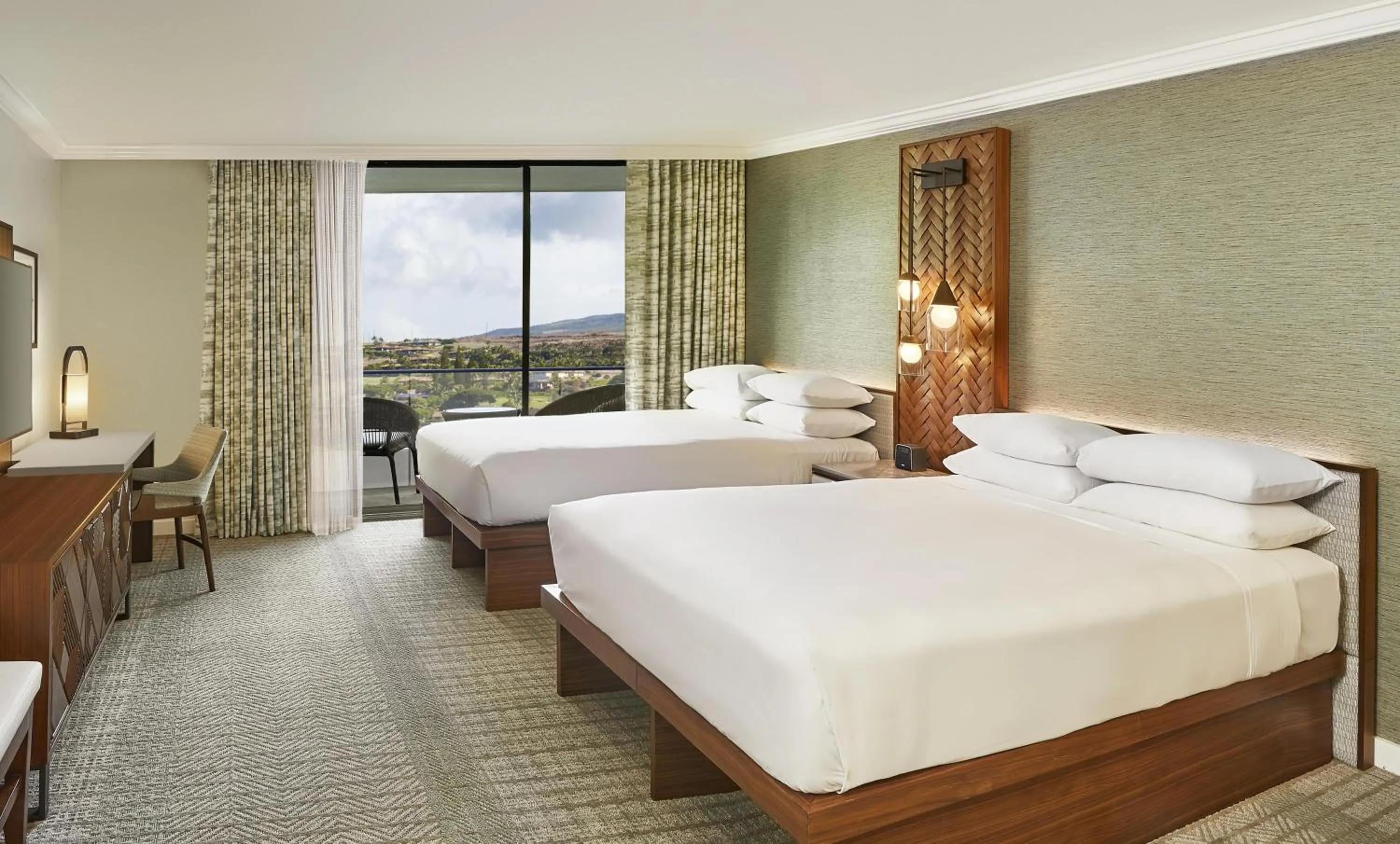 Queen Room with Two Queen Beds and Mountain View in Hyatt Regency Maui Resort & Spa
