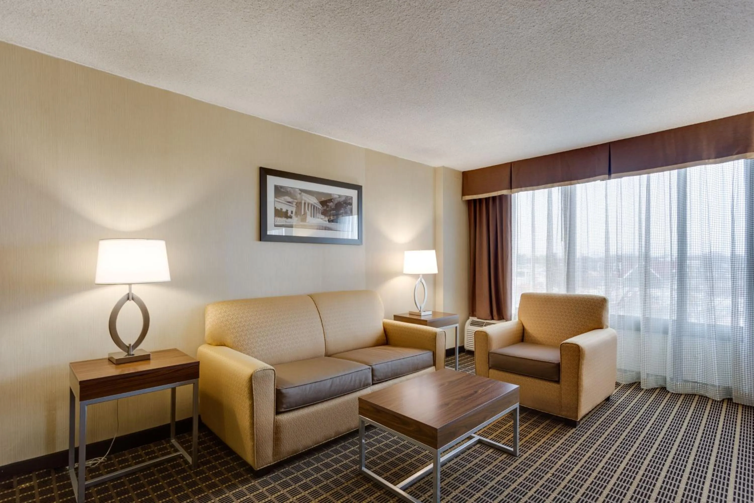 King Suite in Holiday Inn Express Washington DC SW - Springfield by IHG