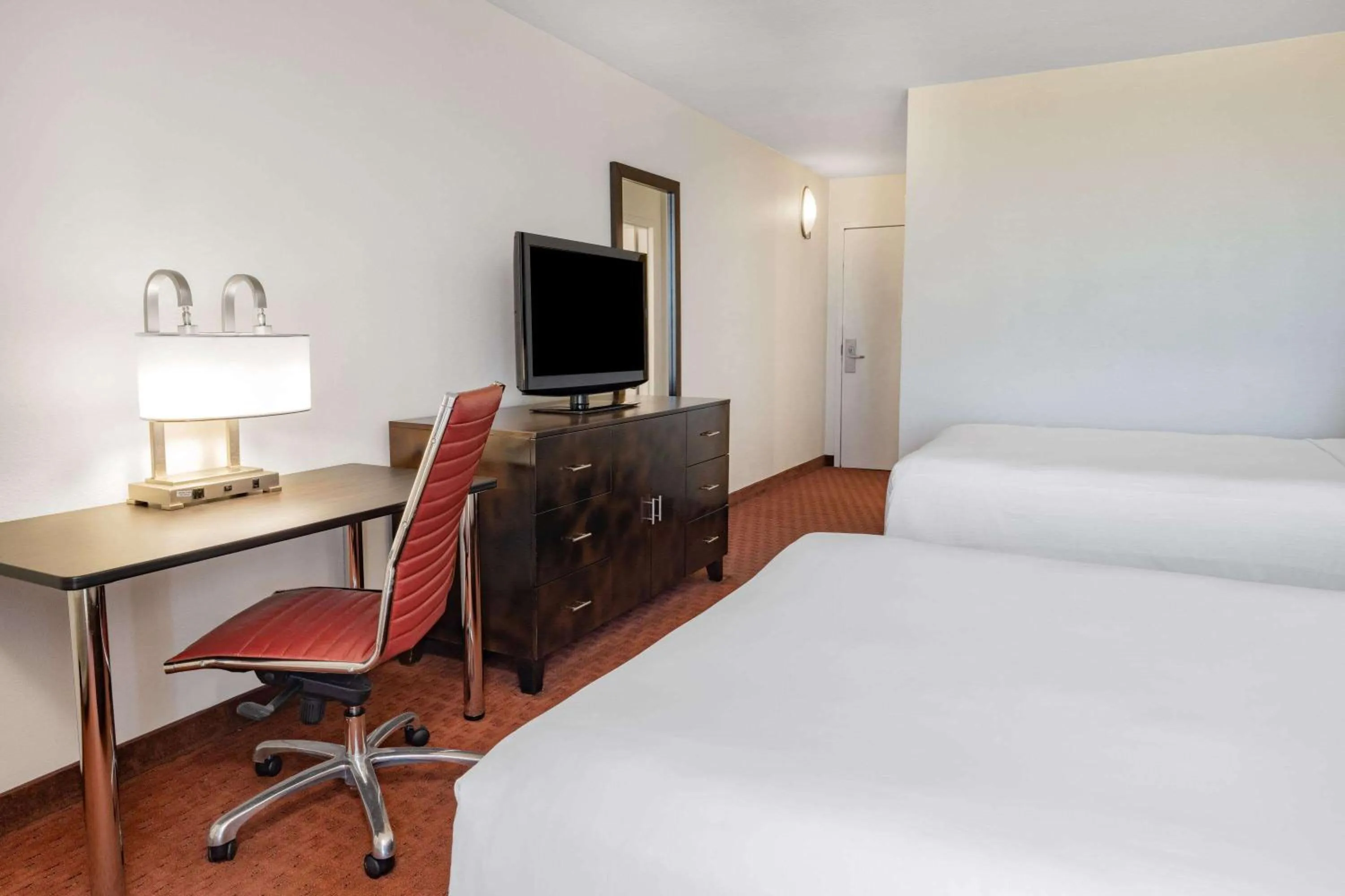 2 Double Beds, Mobility Accessible Room, Bathtub w/ Grab Bars, Non-Smoking in Wyndham Sacramento