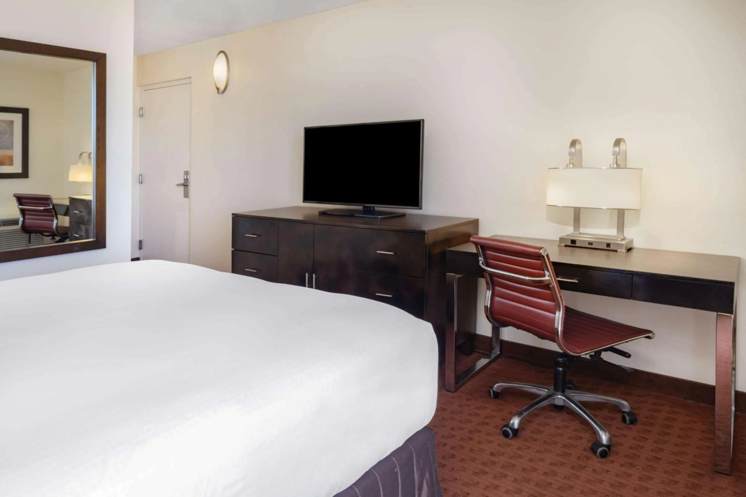 Queen Room - Non-Smoking in Wyndham Sacramento