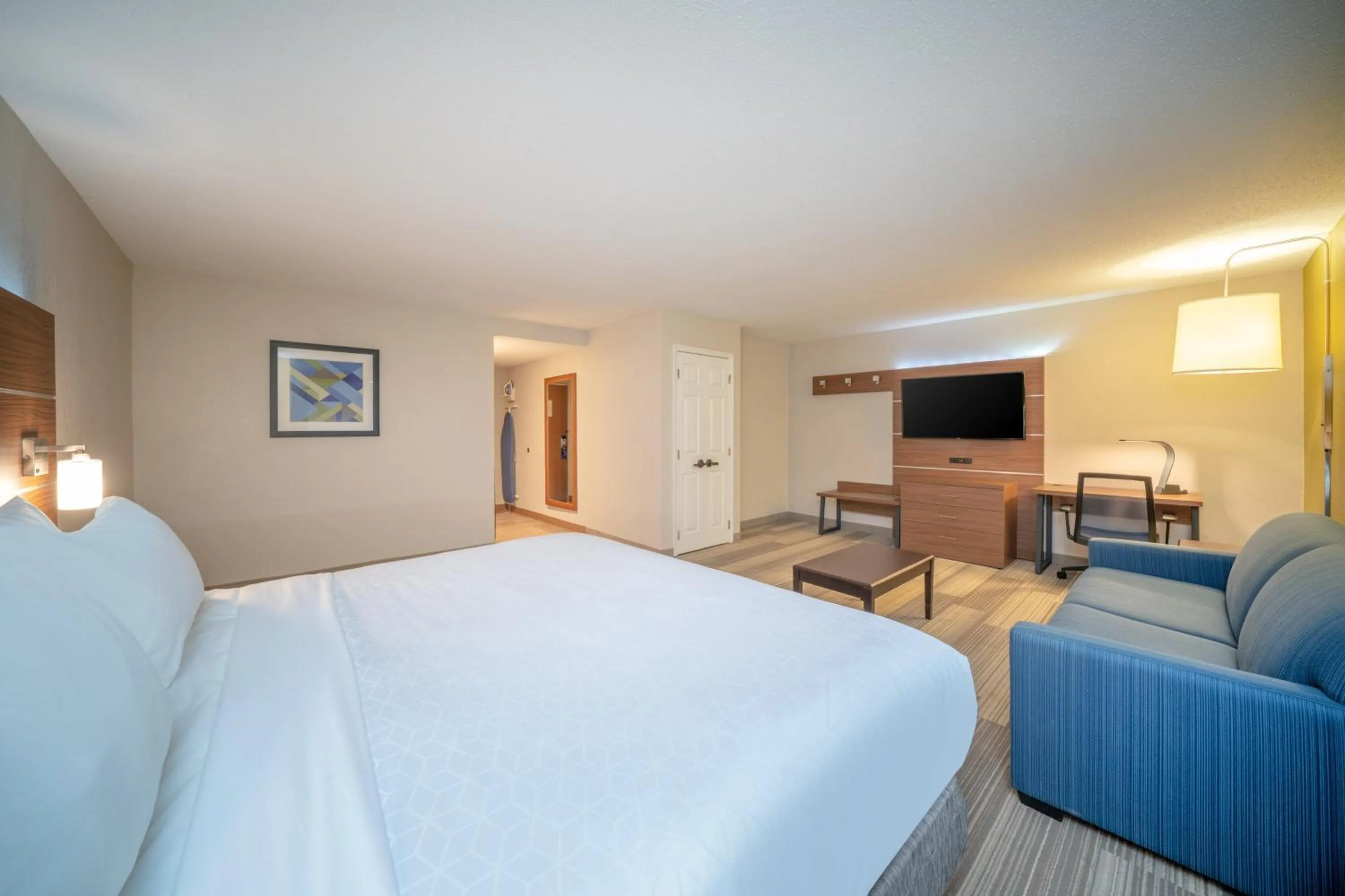 King Suite - single occupancy in Holiday Inn Express Prince Frederick by IHG