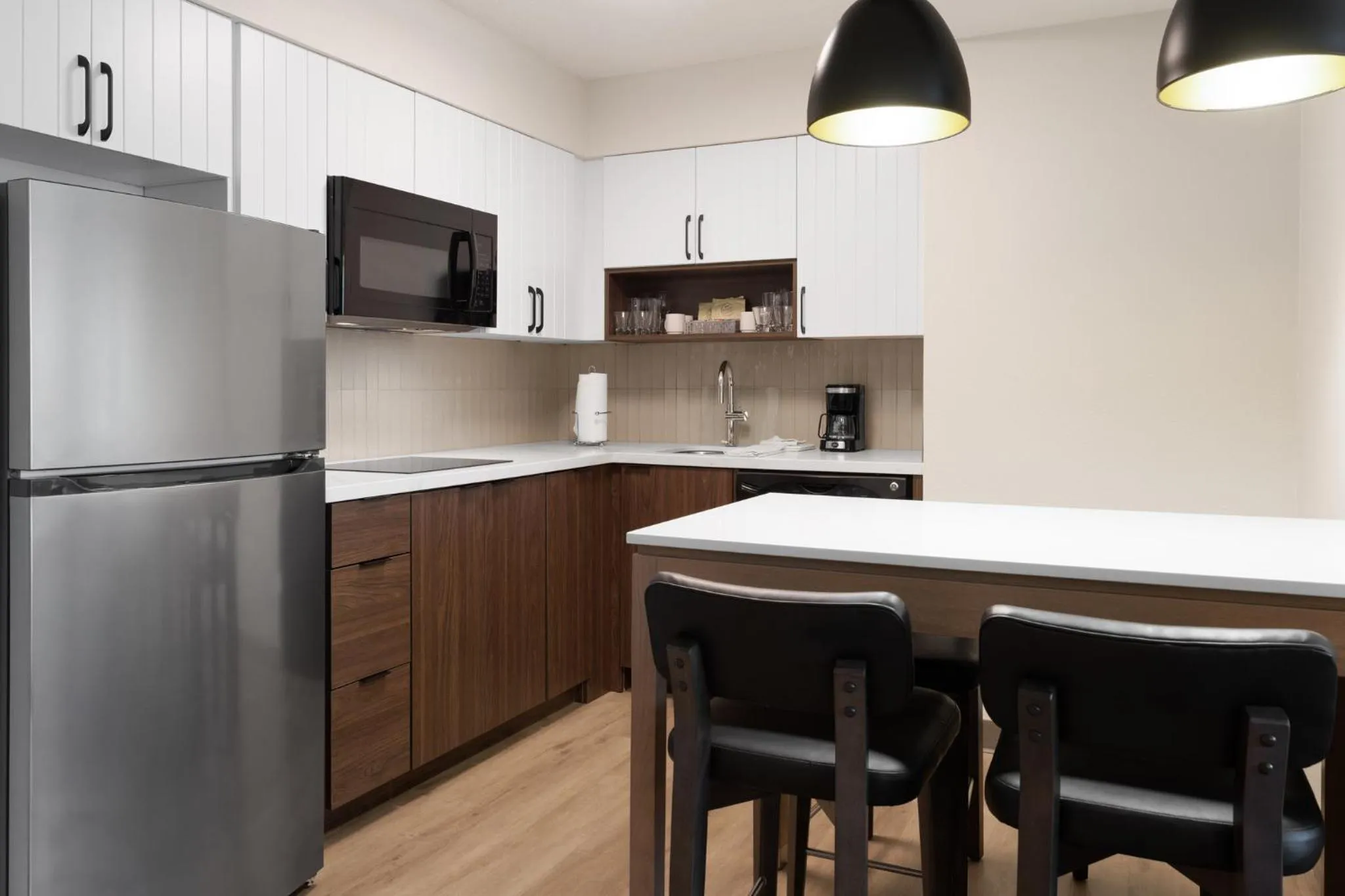 One-Bedroom - Communications/Mobility Accessible with Tub in Staybridge Suites Boston - Burlington by IHG