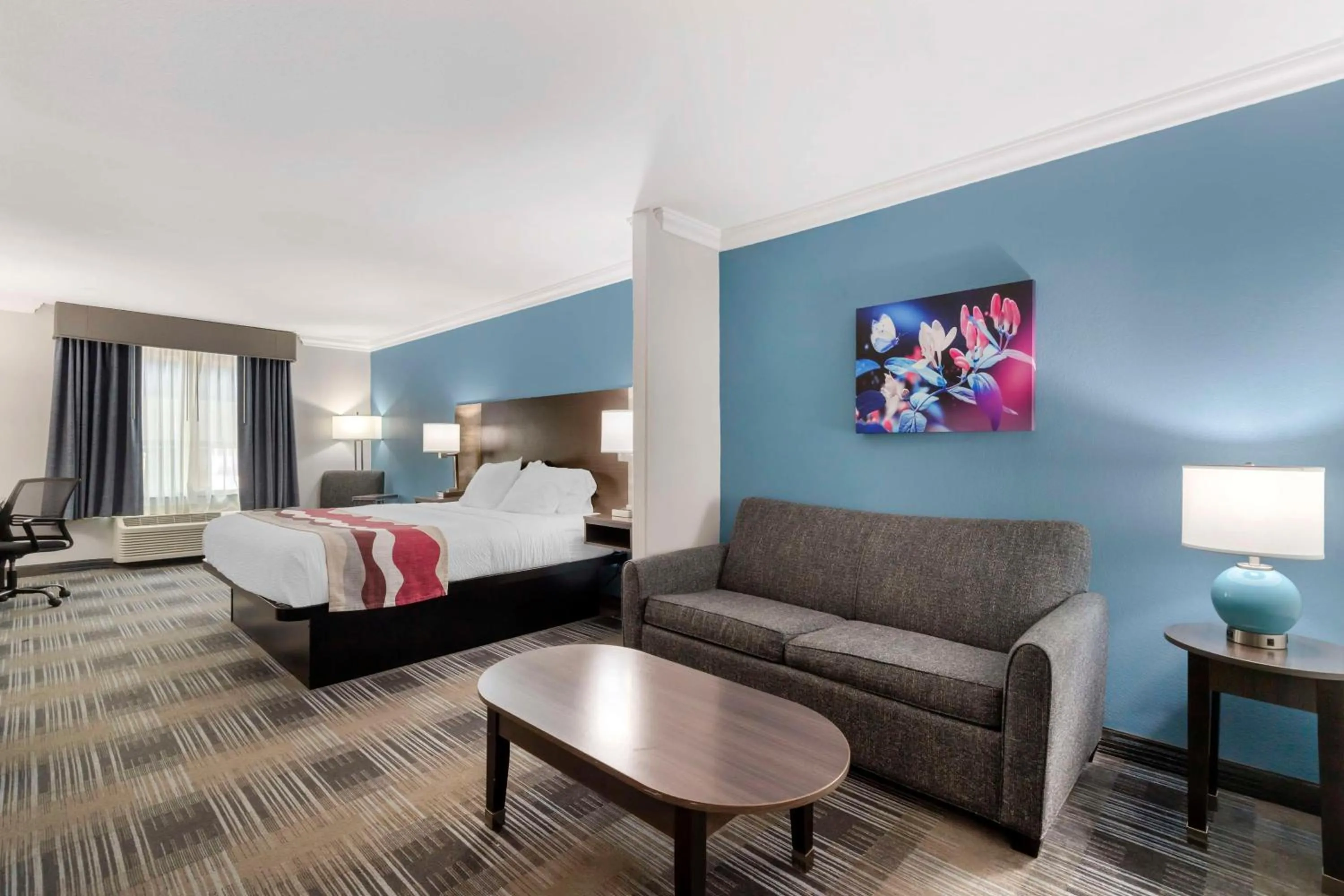 King Suite with Sofa Bed in Best Western Medical Center North Inn & Suites Near Six Flags