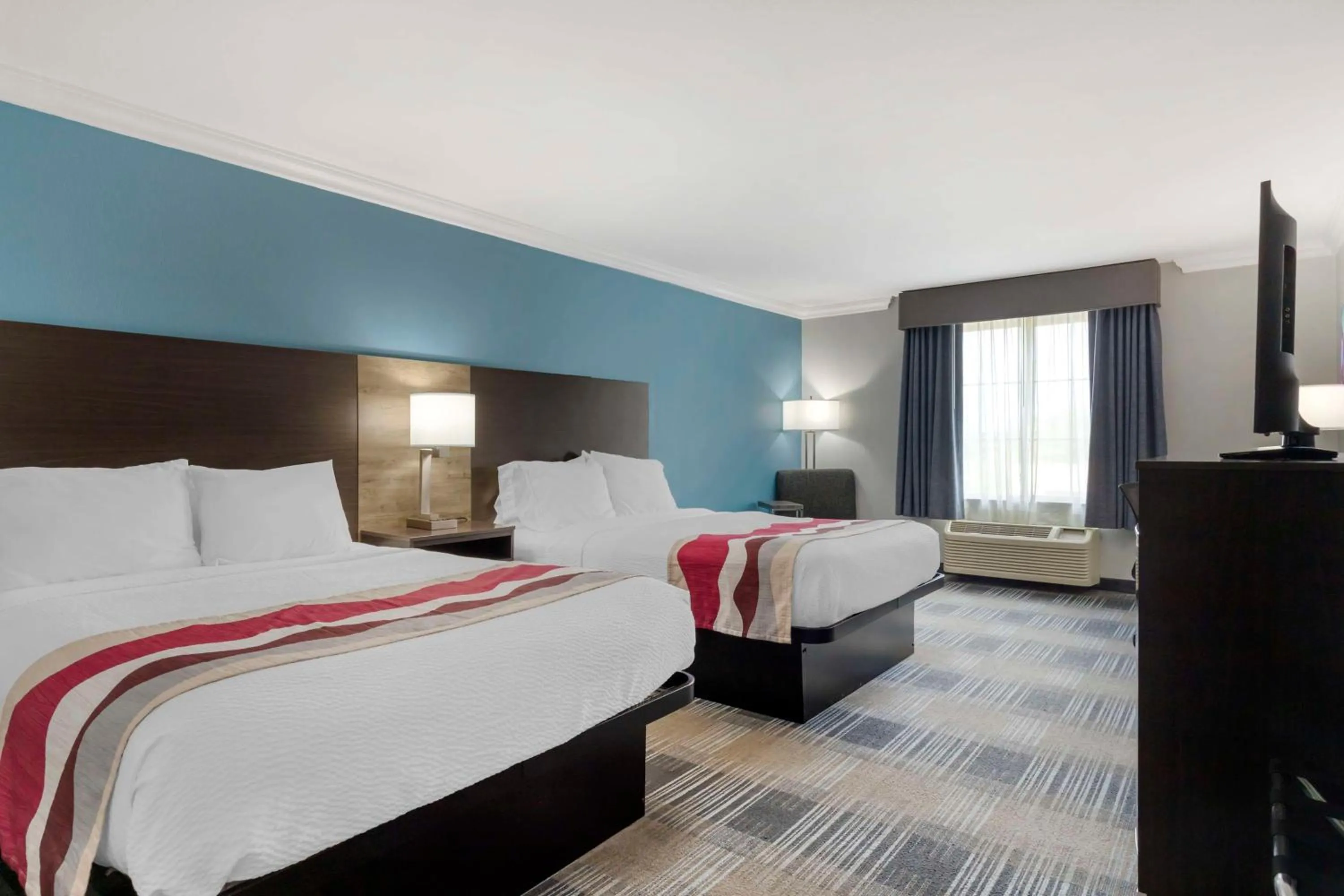 Queen Rooms with Two Queen Beds in Best Western Medical Center North Inn & Suites Near Six Flags