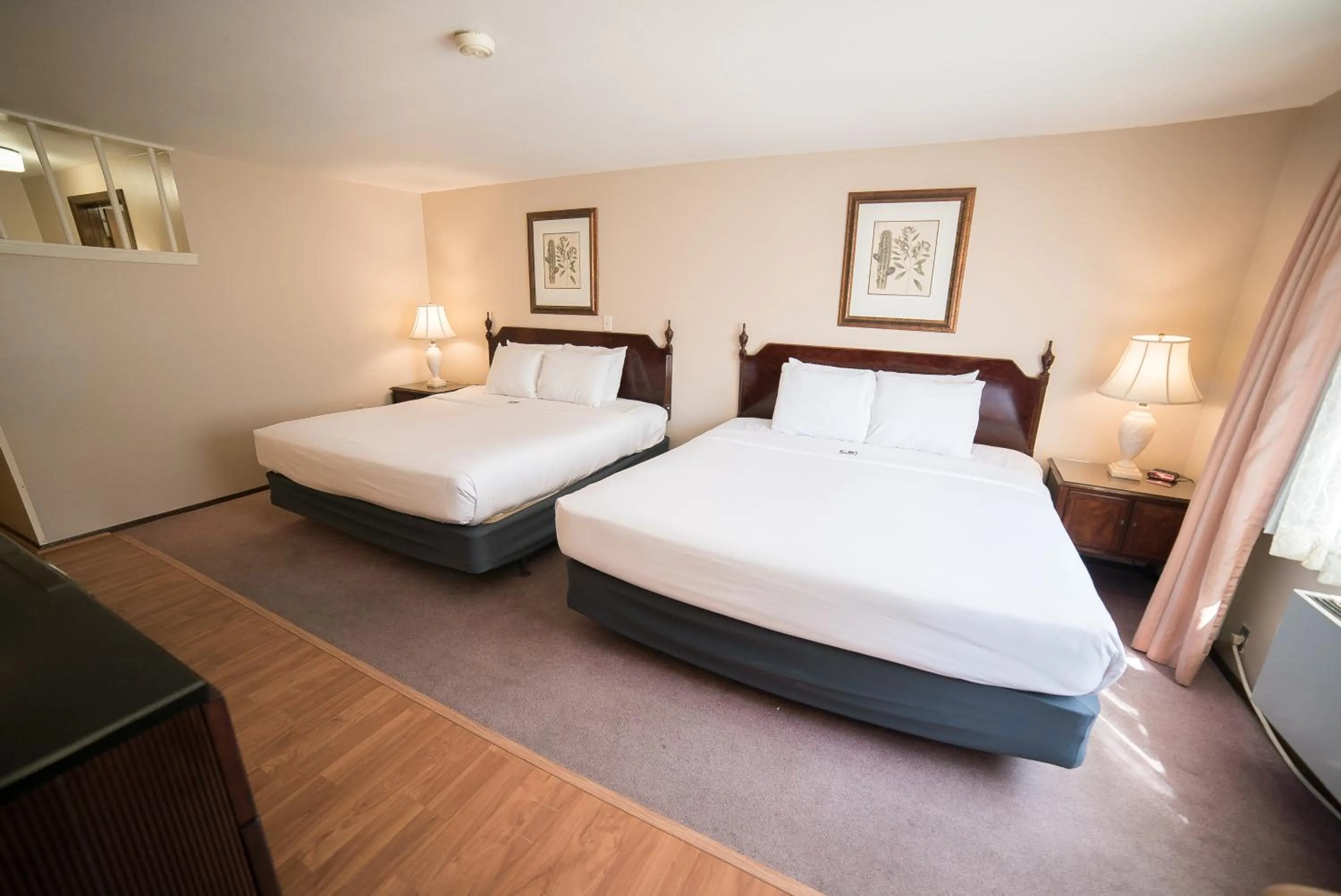 Homestead Double King Room in Parry Lodge