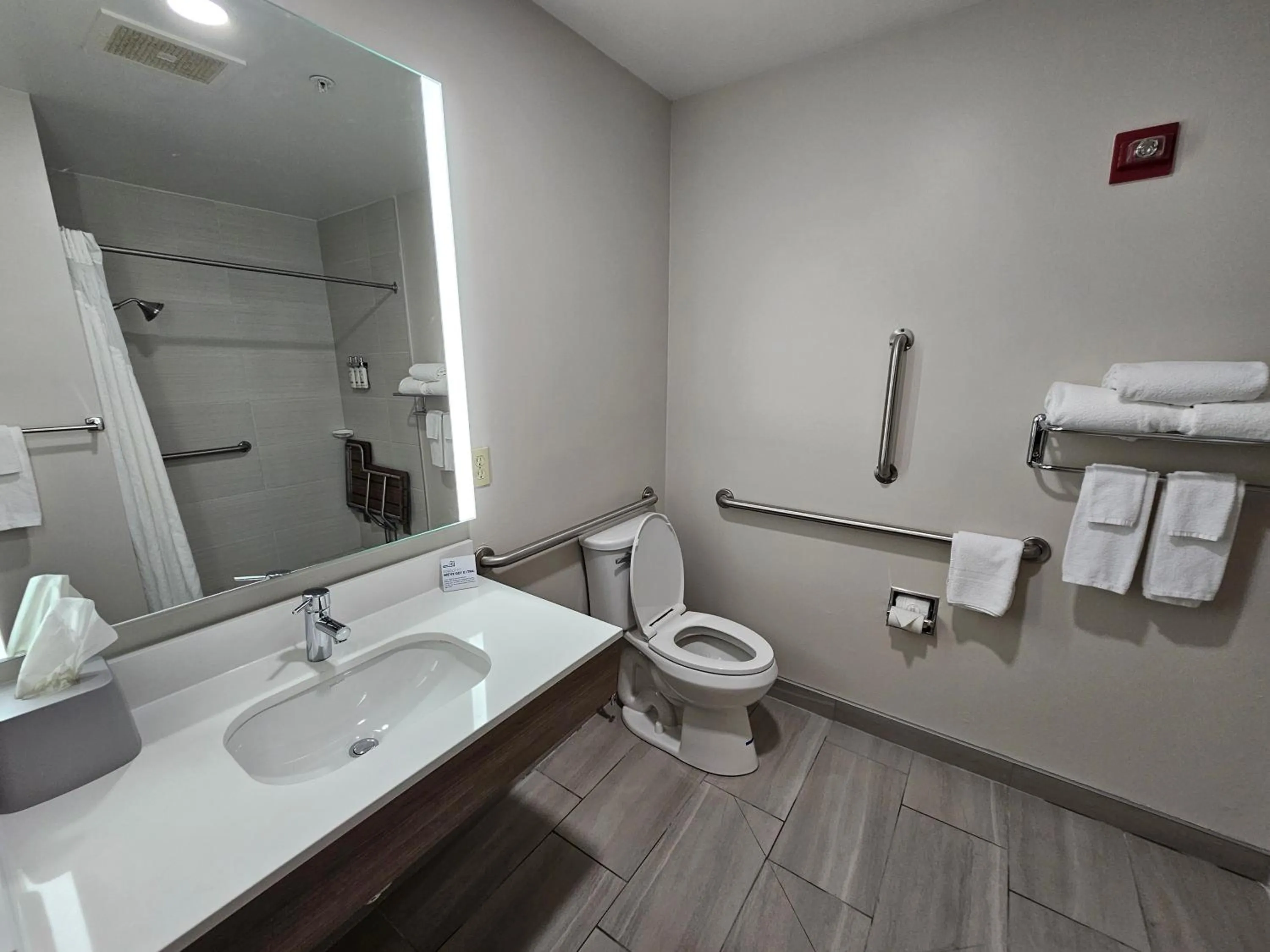 Standard King Room with Mobility Accessible Roll-In Shower in Holiday Inn Express Hotel & Suites Cincinnati-Blue Ash by IHG