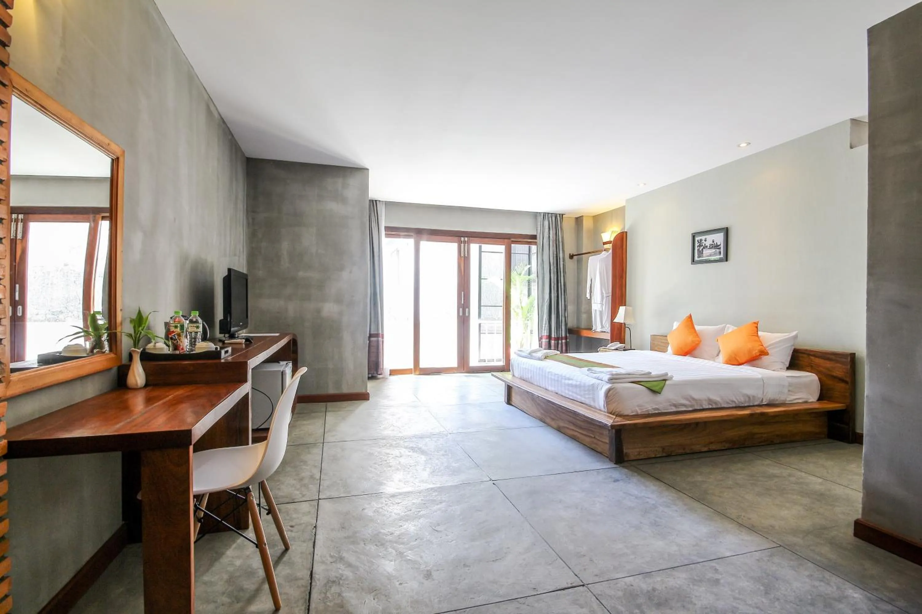 King Suite with Balcony in Saravoan Royal Palace