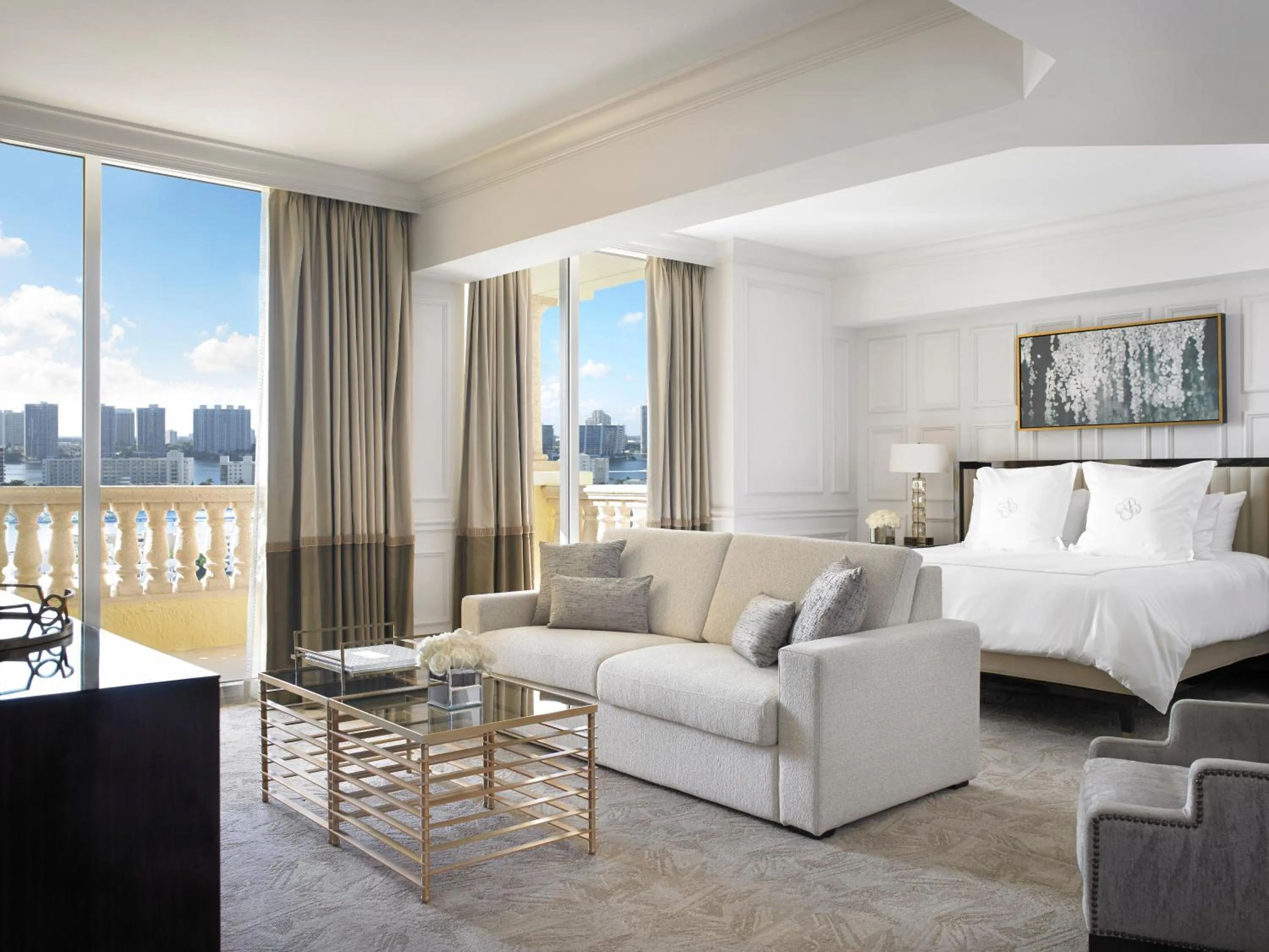 Deluxe King Room with City View in Acqualina Resort and Residences