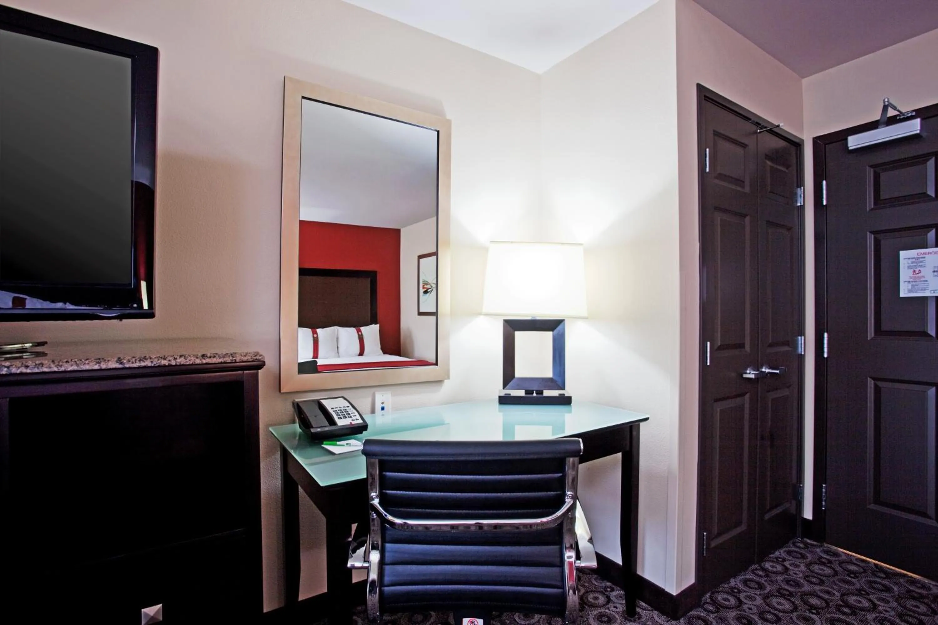 Queen Room - Disability Access in Holiday Inn Oceanside Marina Camp Pendleton by IHG
