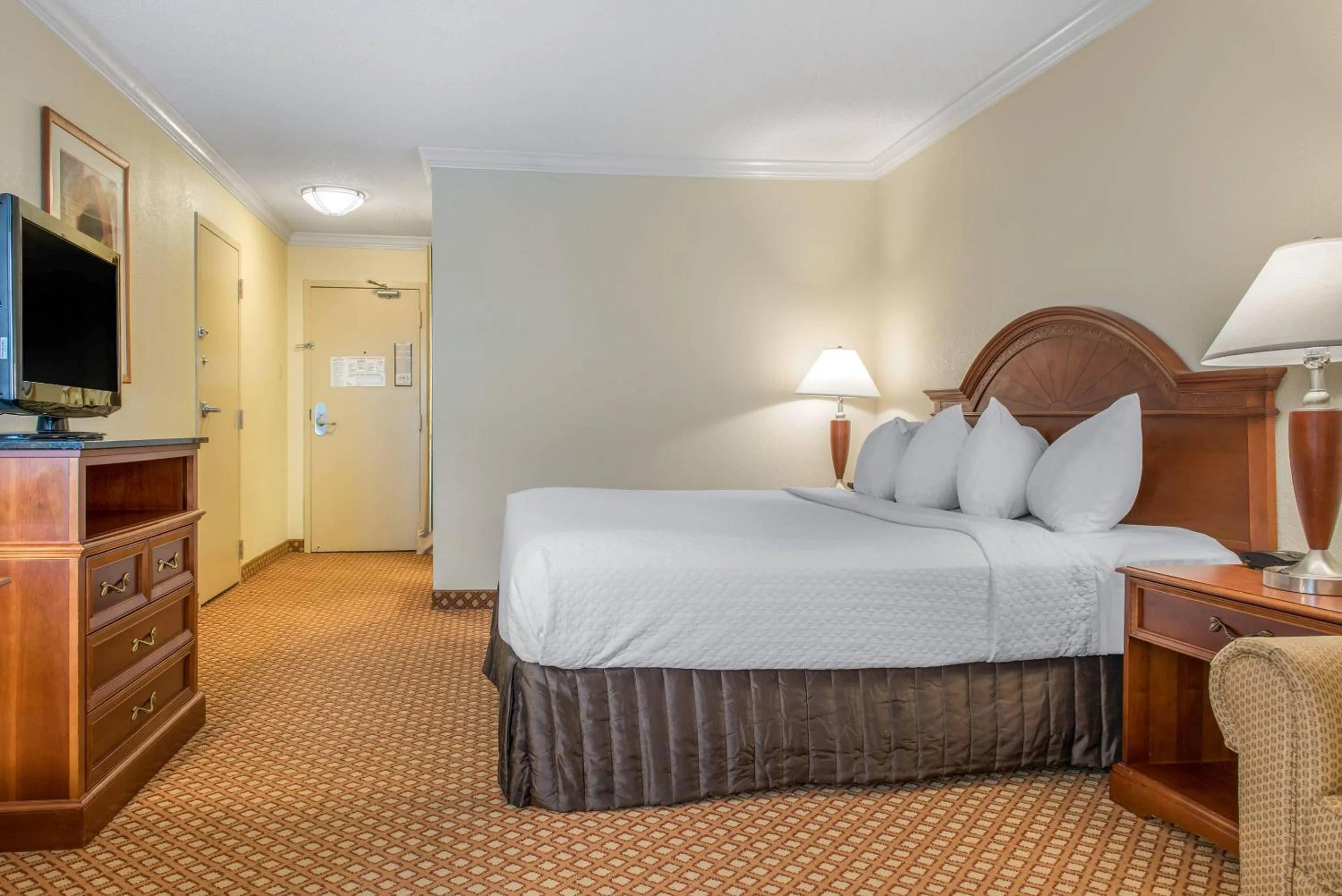 Bedroom, Bed in Quality Hotel Conference Center Cincinnati Blue Ash