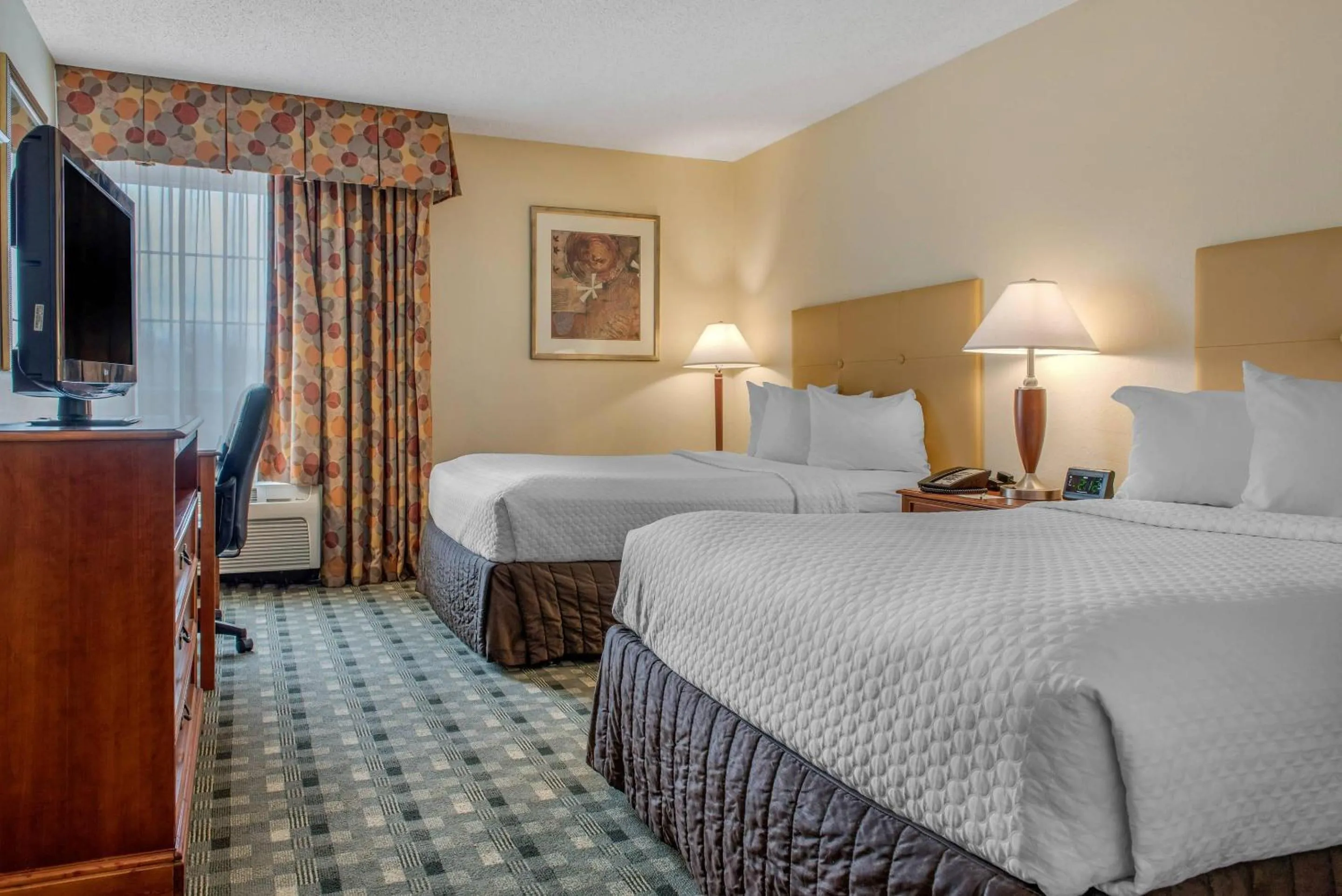 Double Room with Two Double Beds - Non-Smoking in Quality Hotel Conference Center Cincinnati Blue Ash