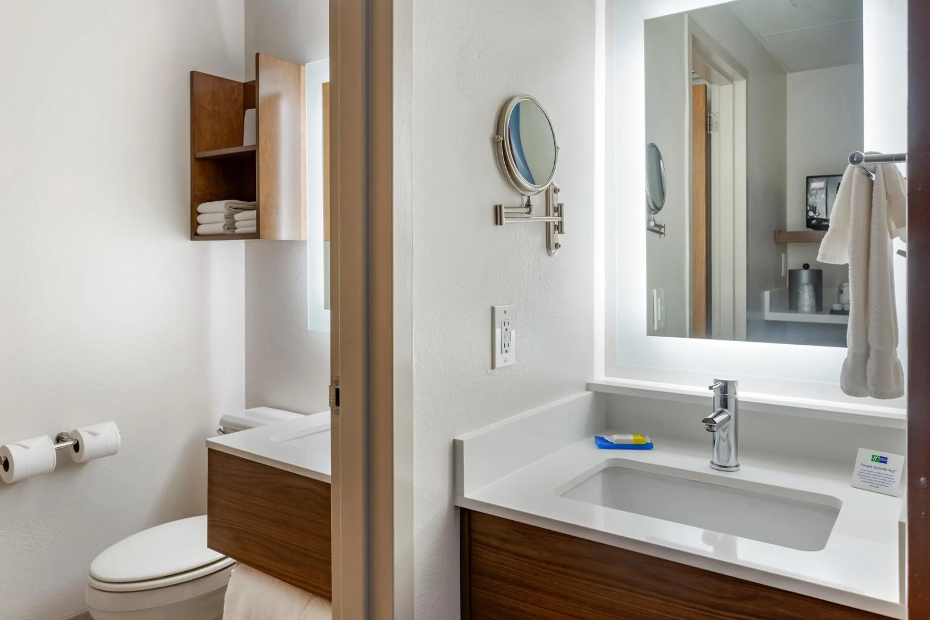 Standard King Room in Holiday Inn Express Branson- Green Mountain Drive by IHG