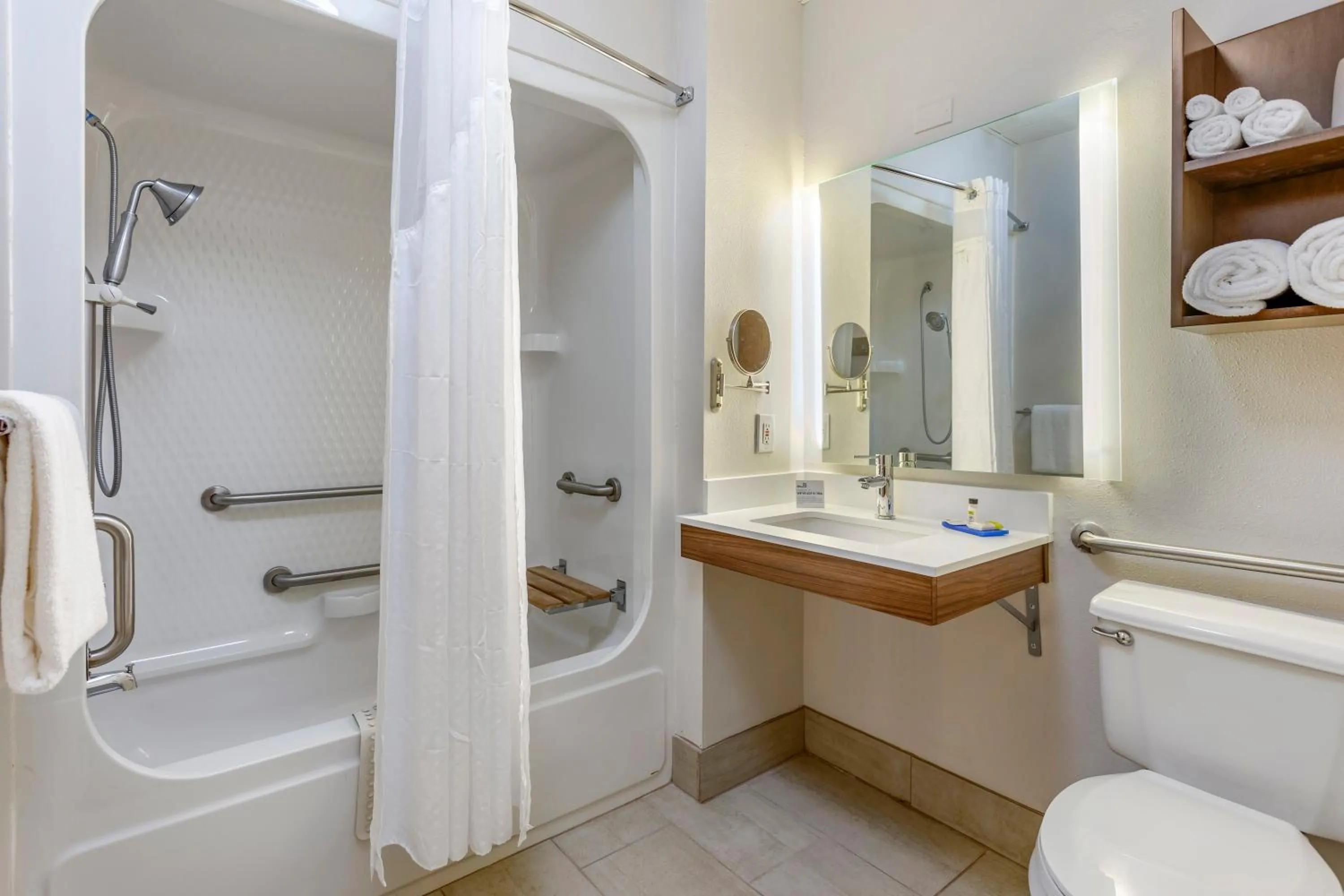 King Room - Mobility Access/Hearing Accessible in Holiday Inn Express Branson- Green Mountain Drive by IHG