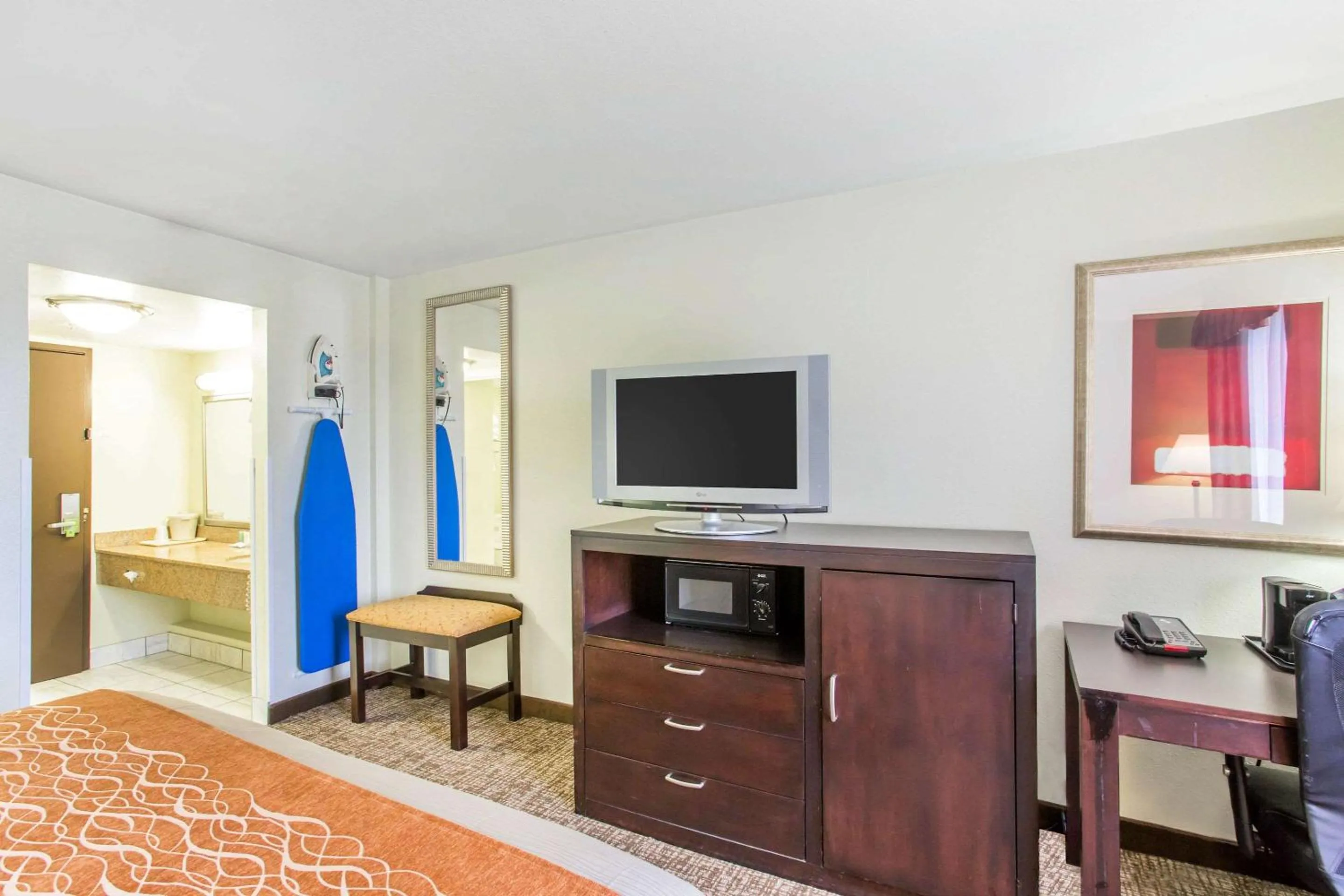 King Room - Non-Smoking in Comfort Inn Franklin Highway 96