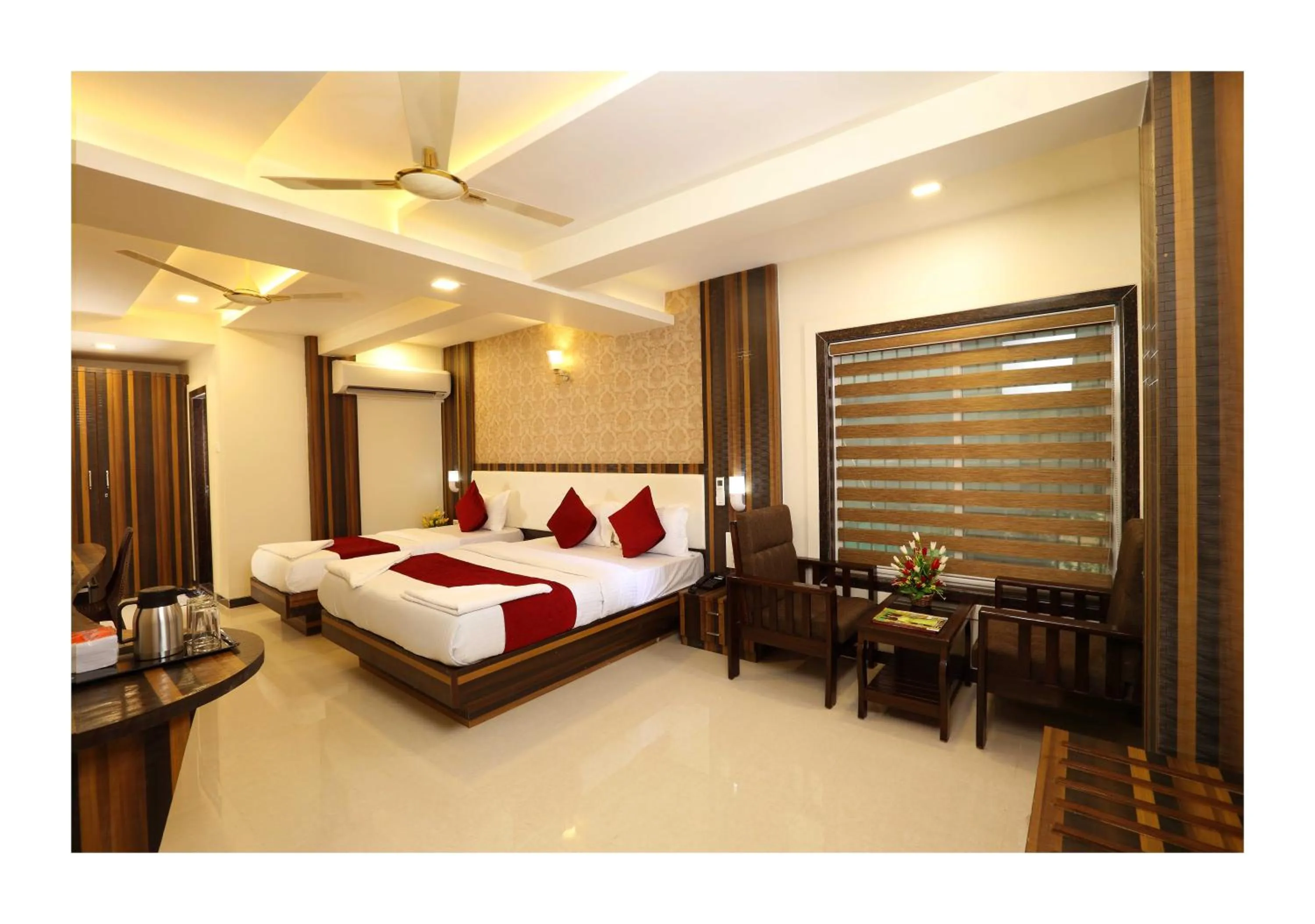 Deluxe Triple Room in Hotel Kochi Caprice