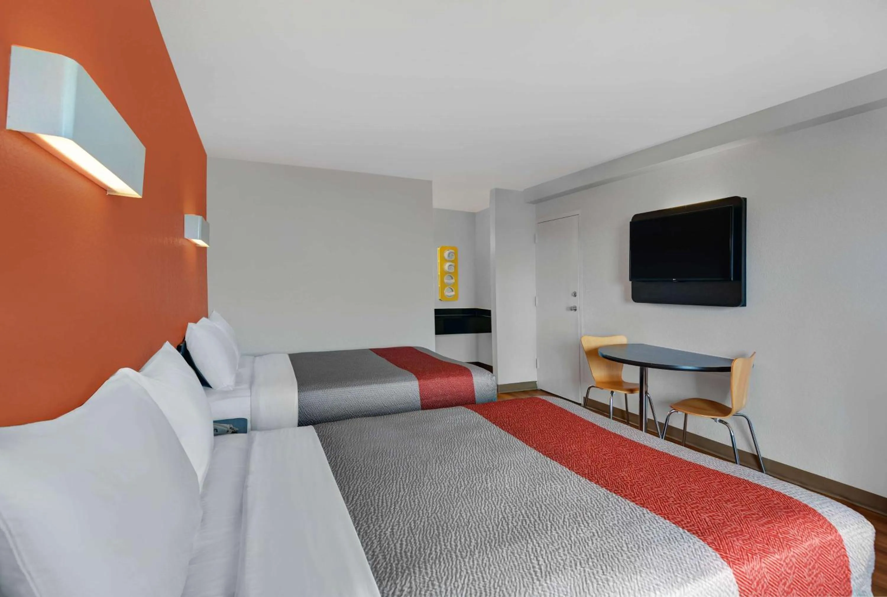 Queen Room with Two Queen Beds in Motel 6-Cutler Bay, FL