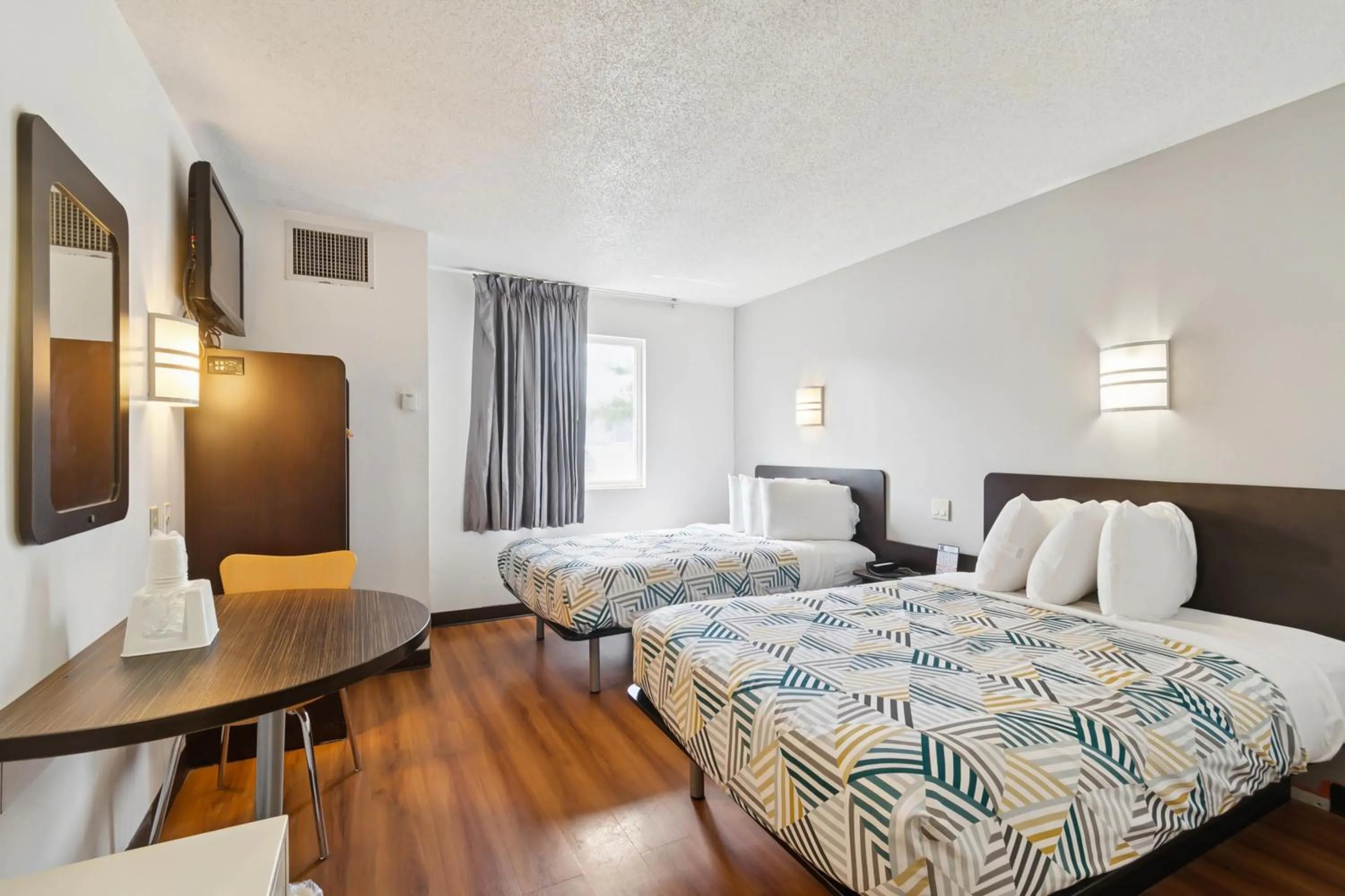 Deluxe Quadruple Room - single occupancy - Non-Smoking in Motel 6-Milan, OH - Sandusky