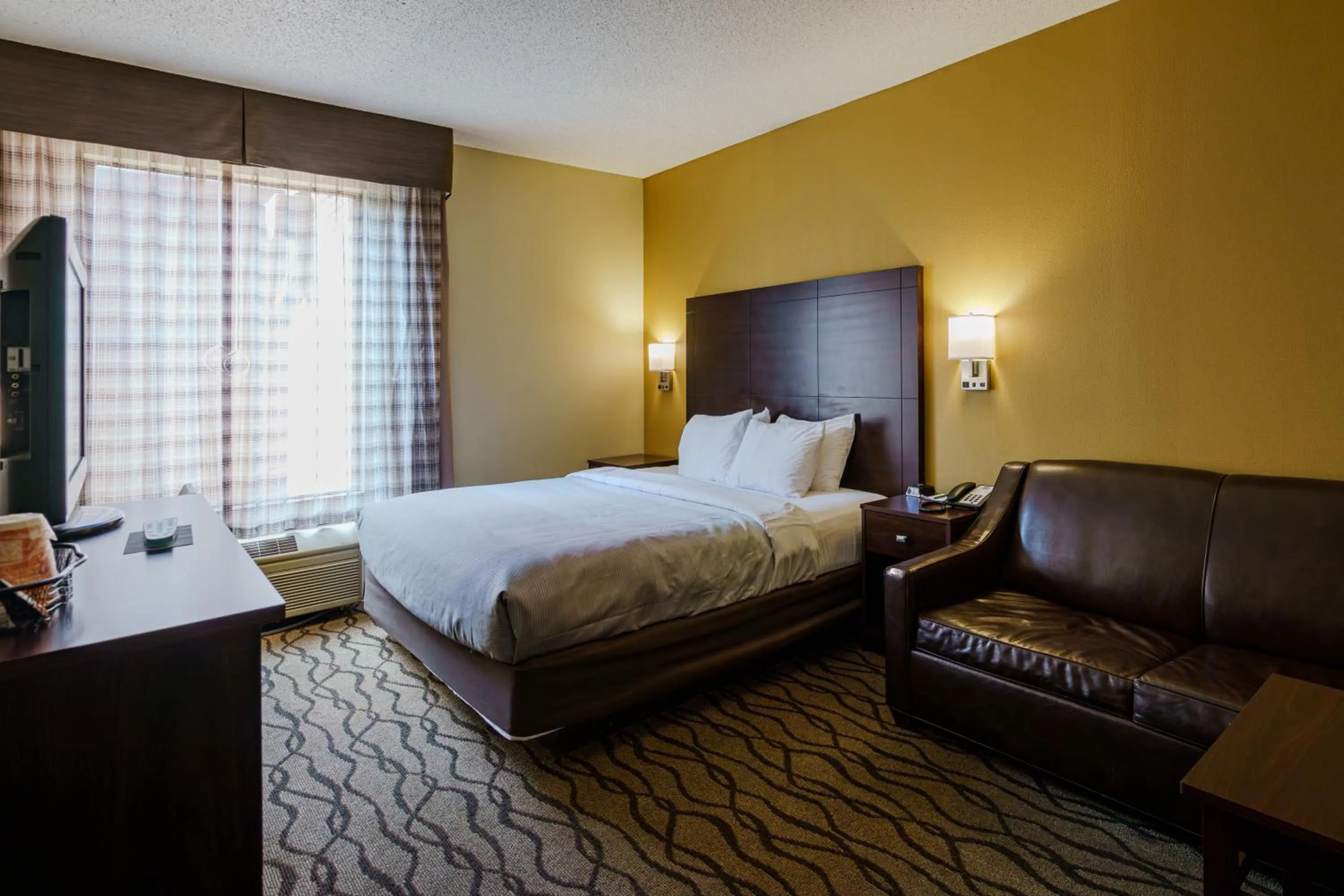 King Room - Accessible/Non-Smoking in Quality Inn I-75 West Chester-North Cincinnati