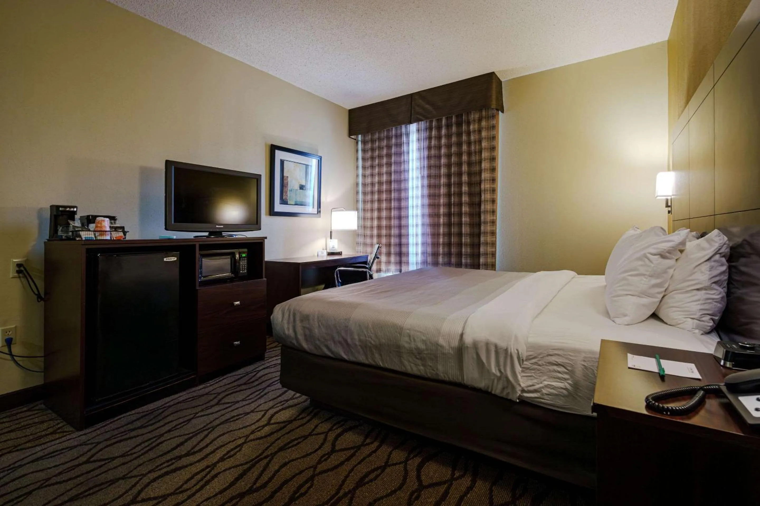 King Room- Non Smoking in Quality Inn I-75 West Chester-North Cincinnati